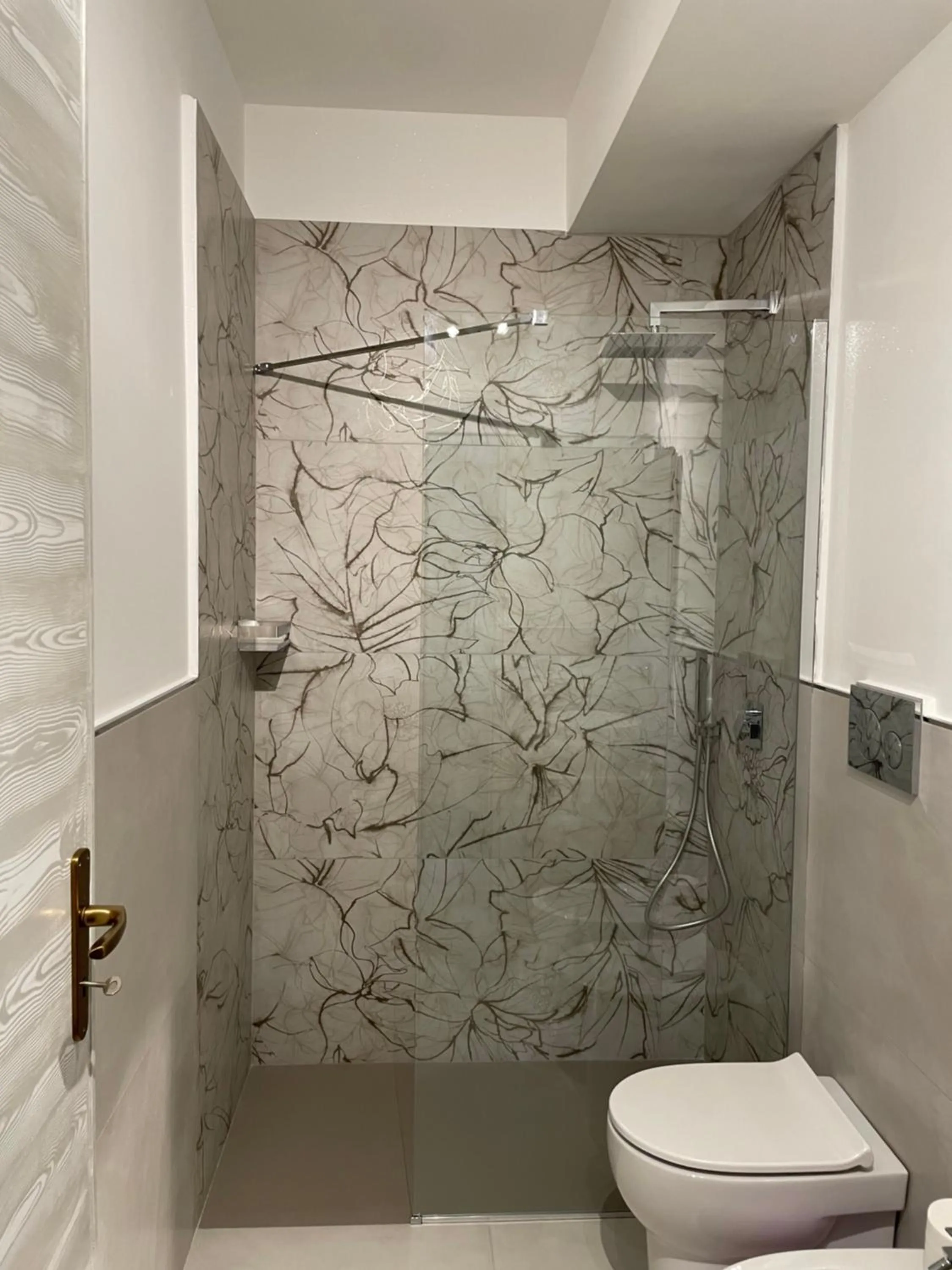 Shower in B&B Chiedi la Luna