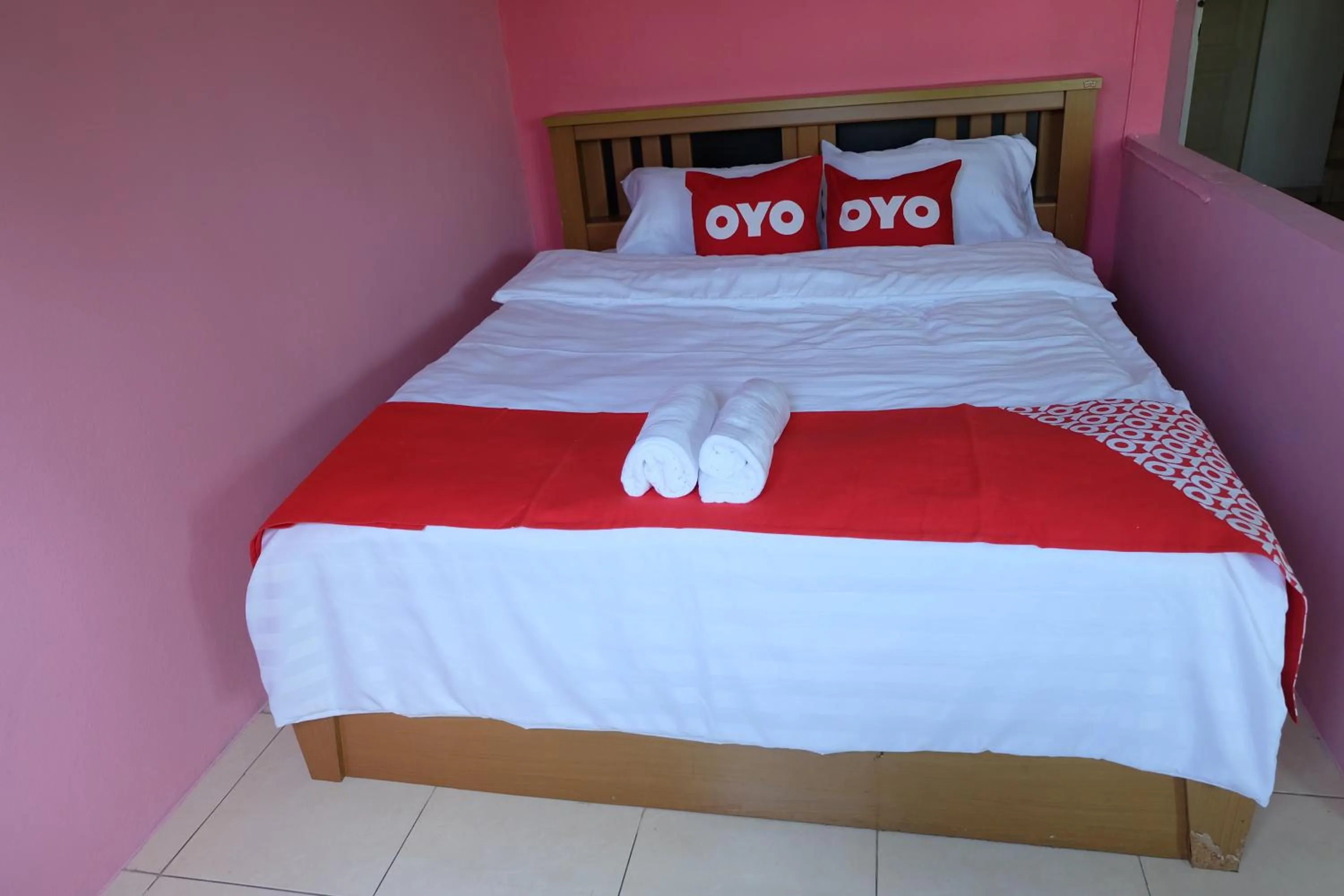 Bed in OYO 75429 '101 place navanakorm'