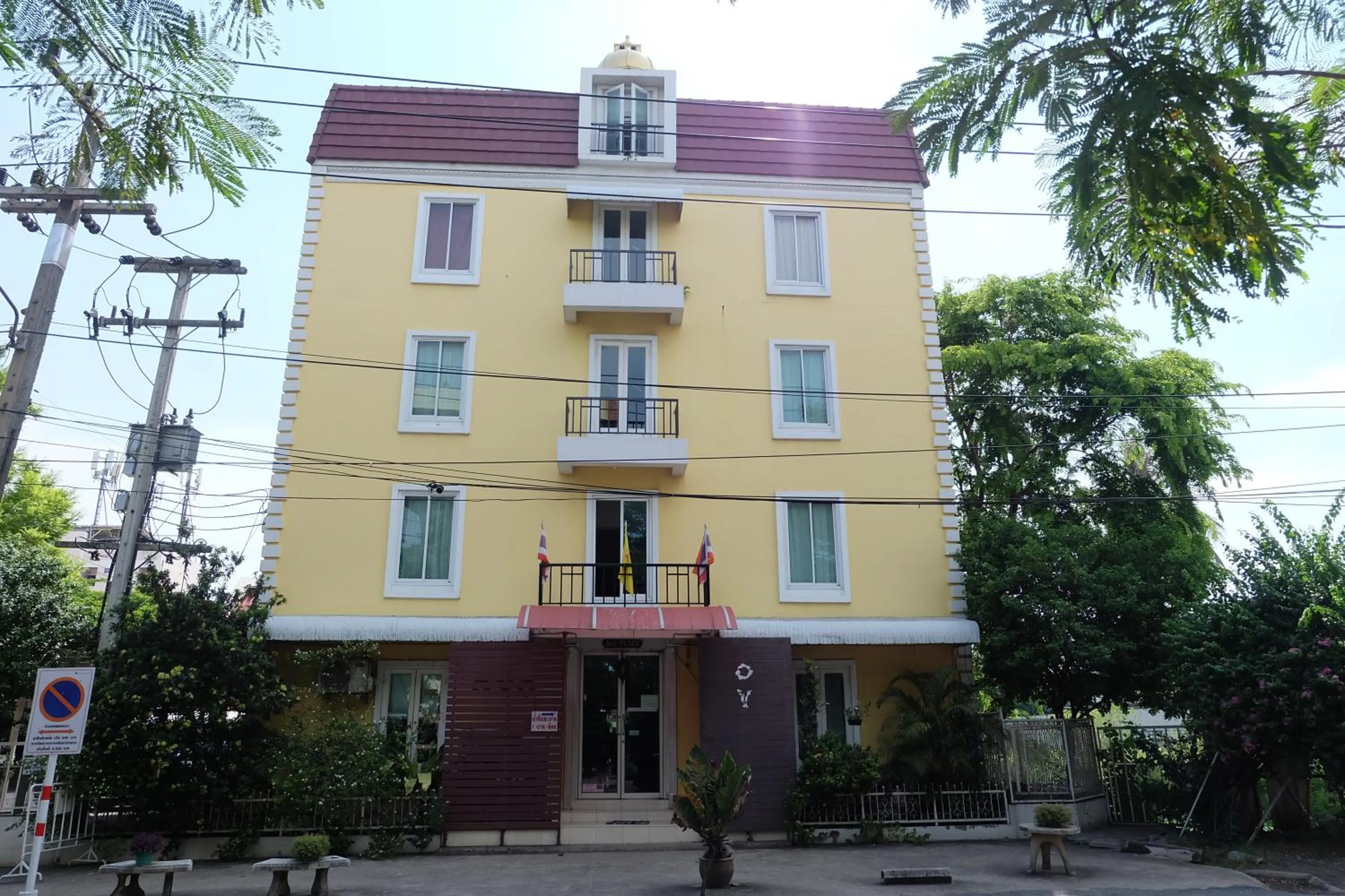 Property building in OYO 75429 '101 place navanakorm'