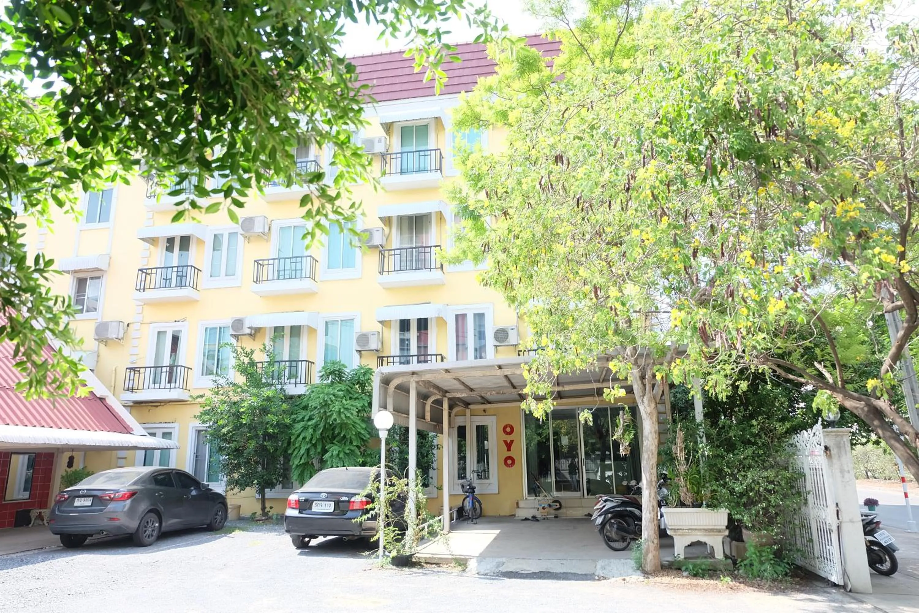 Property building in OYO 75429 '101 place navanakorm'