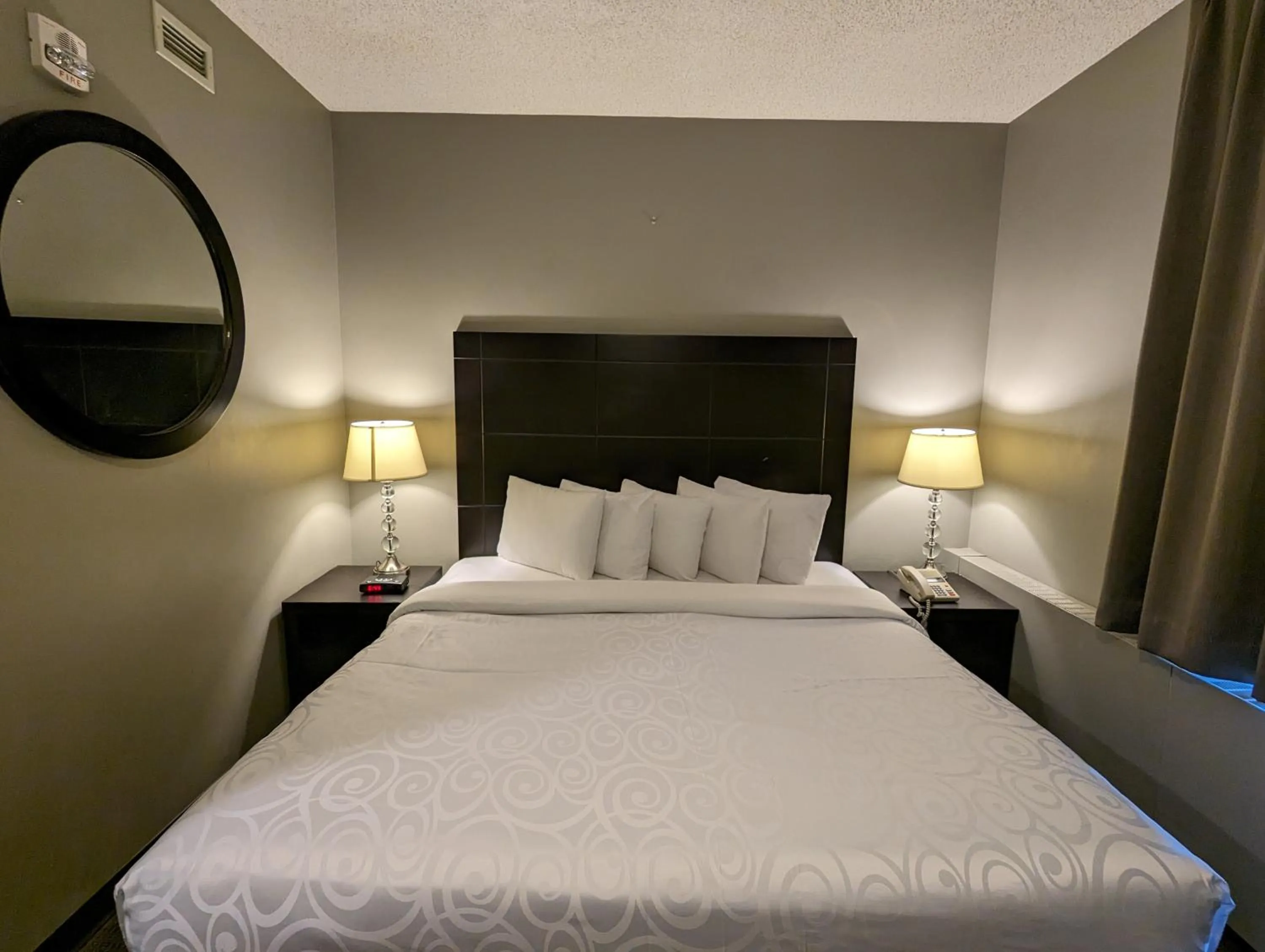 Bed in King Edward Hotel