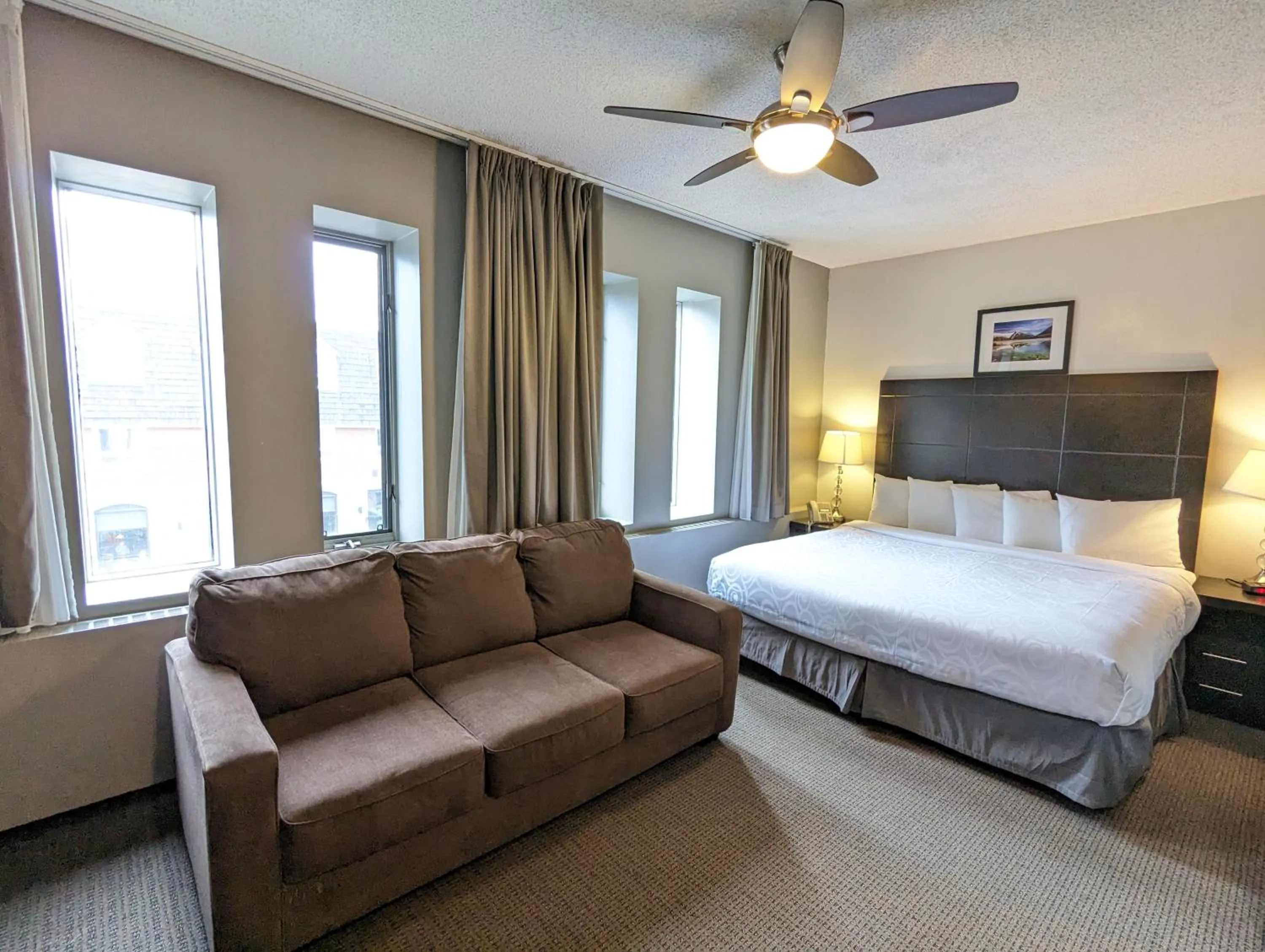 Bedroom, Bed in King Edward Hotel