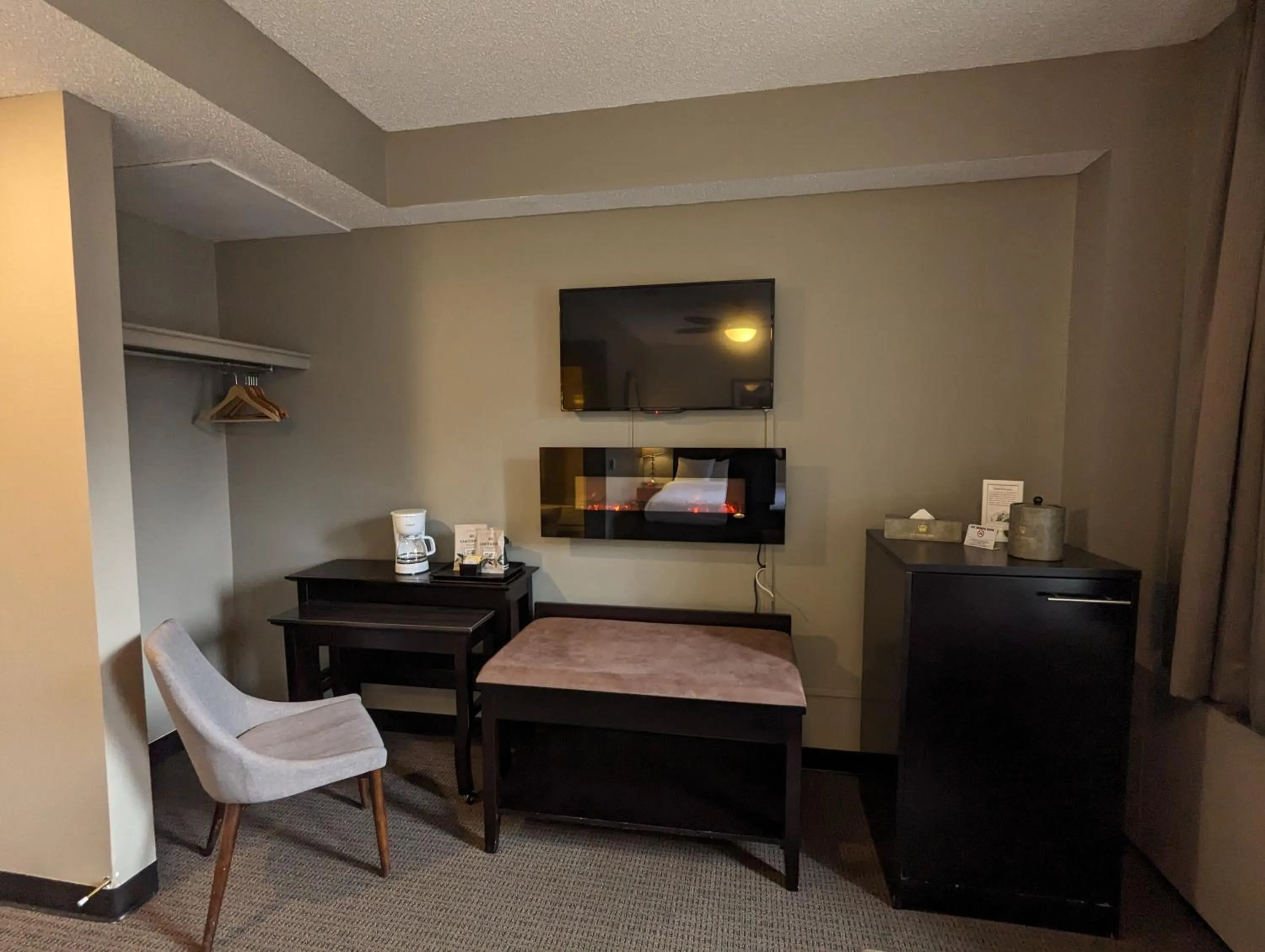 Coffee/tea facilities in King Edward Hotel