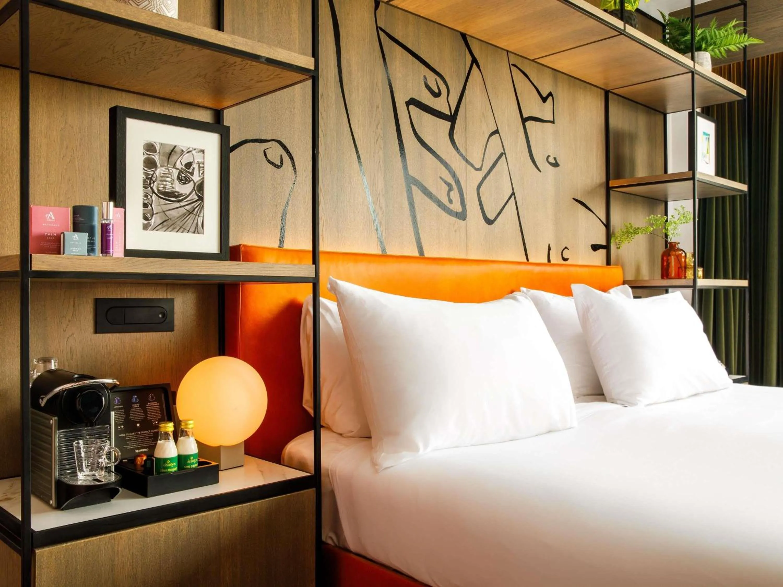 Bedroom, Bed in ibis Styles Edinburgh St Andrew Square