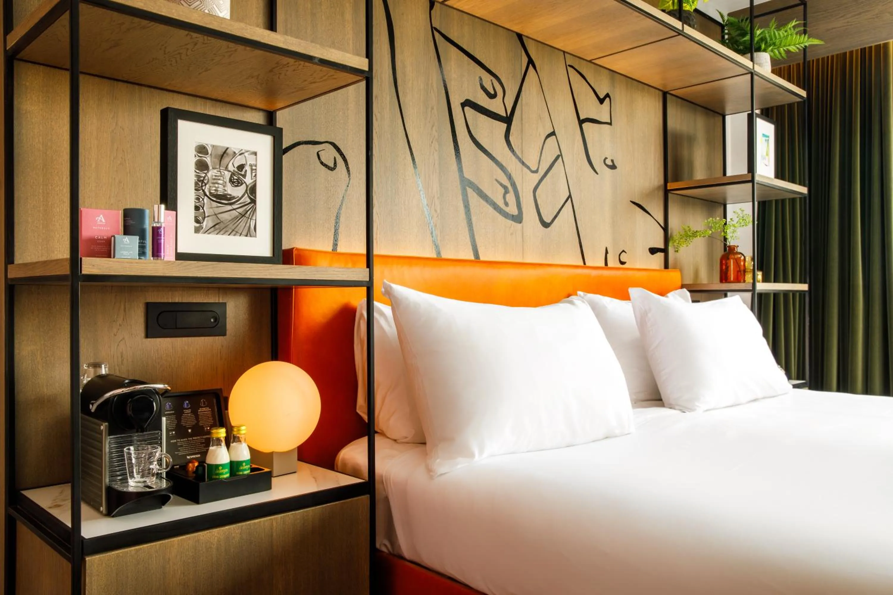 Bed in ibis Styles Edinburgh St Andrew Square