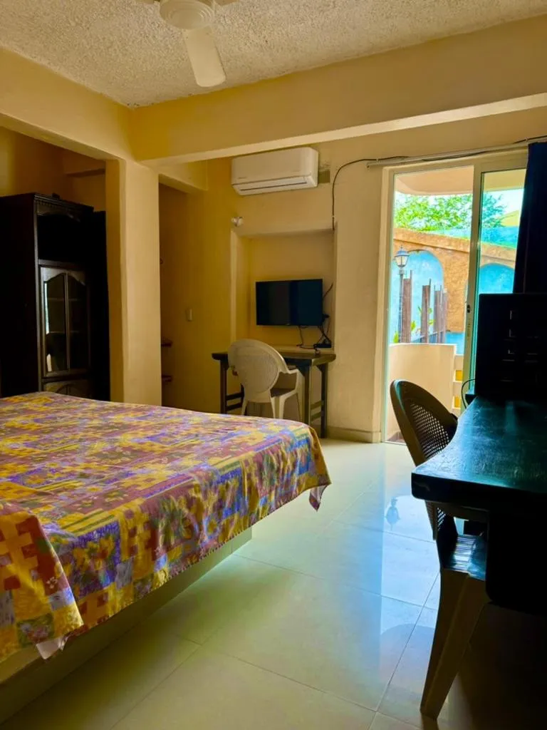 Bedroom, Bed in Hotel Zihuatanejo Centro