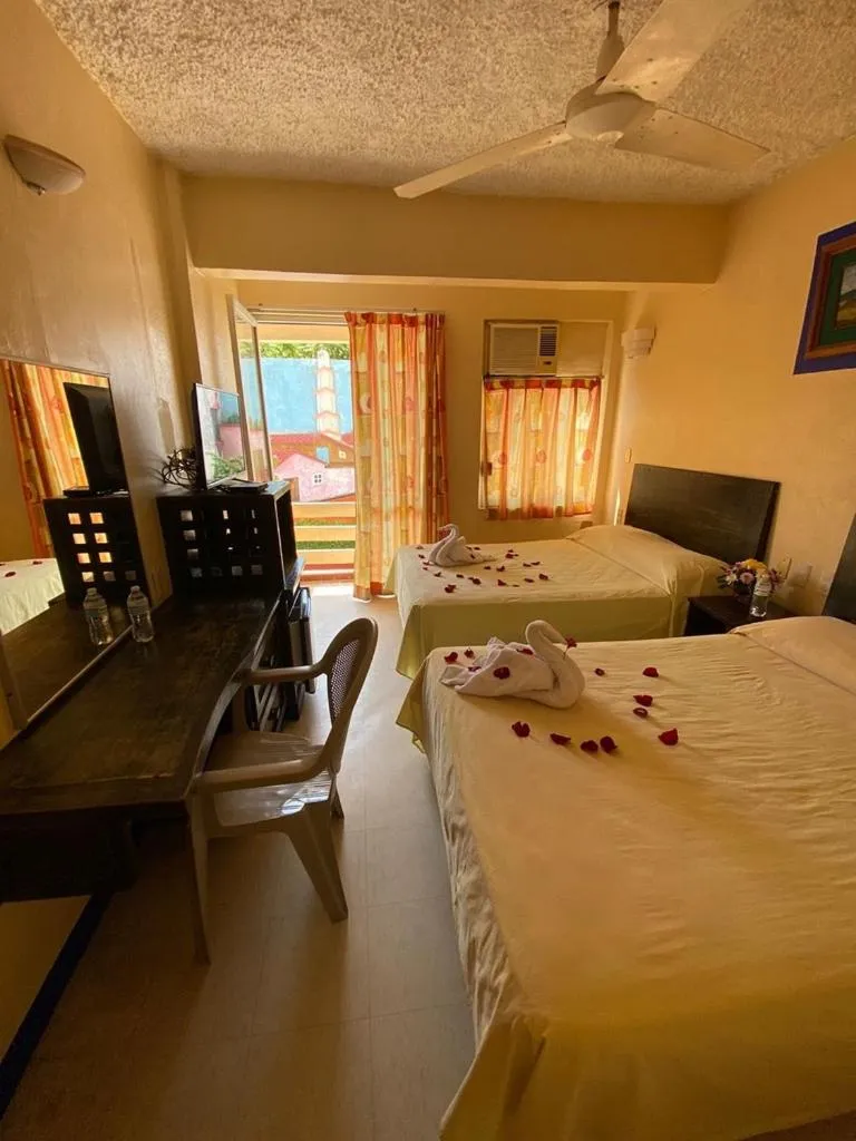 Bed in Hotel Zihuatanejo Centro