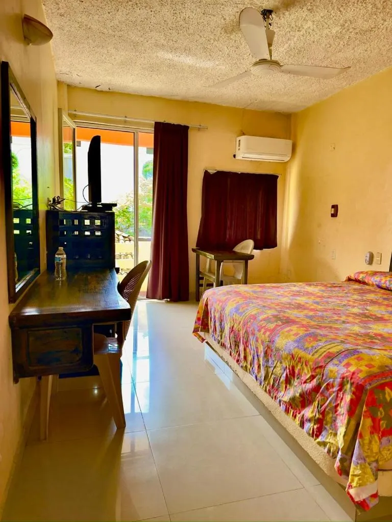 Bedroom, Bed in Hotel Zihuatanejo Centro