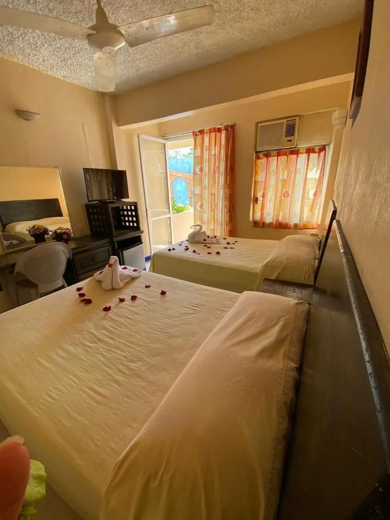 Bed in Hotel Zihuatanejo Centro