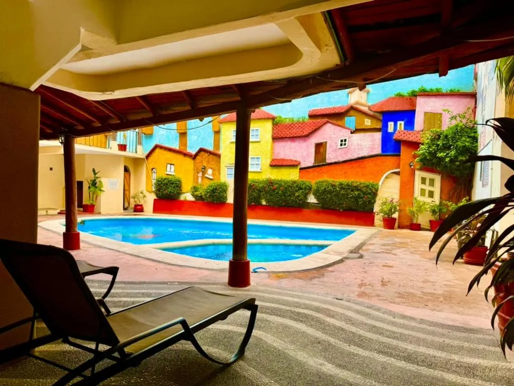 Swimming pool in Hotel Zihuatanejo Centro