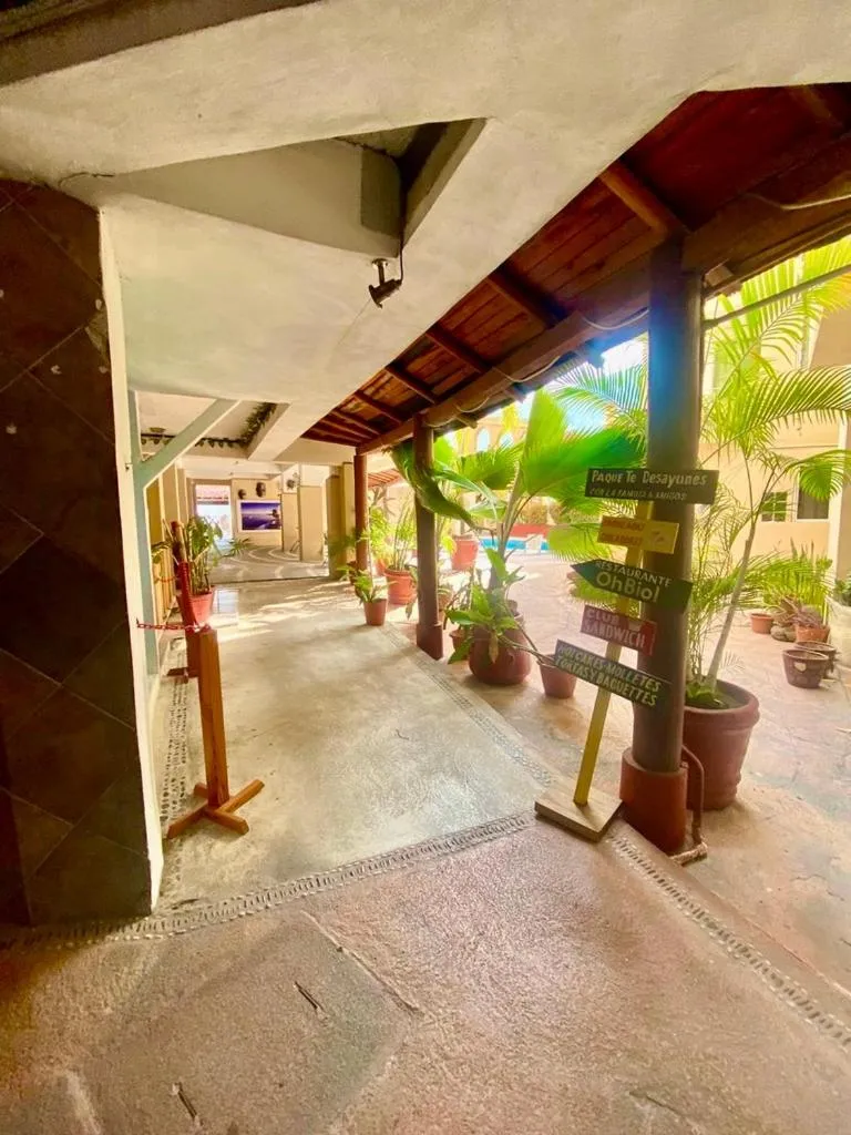 Restaurant/places to eat in Hotel Zihuatanejo Centro