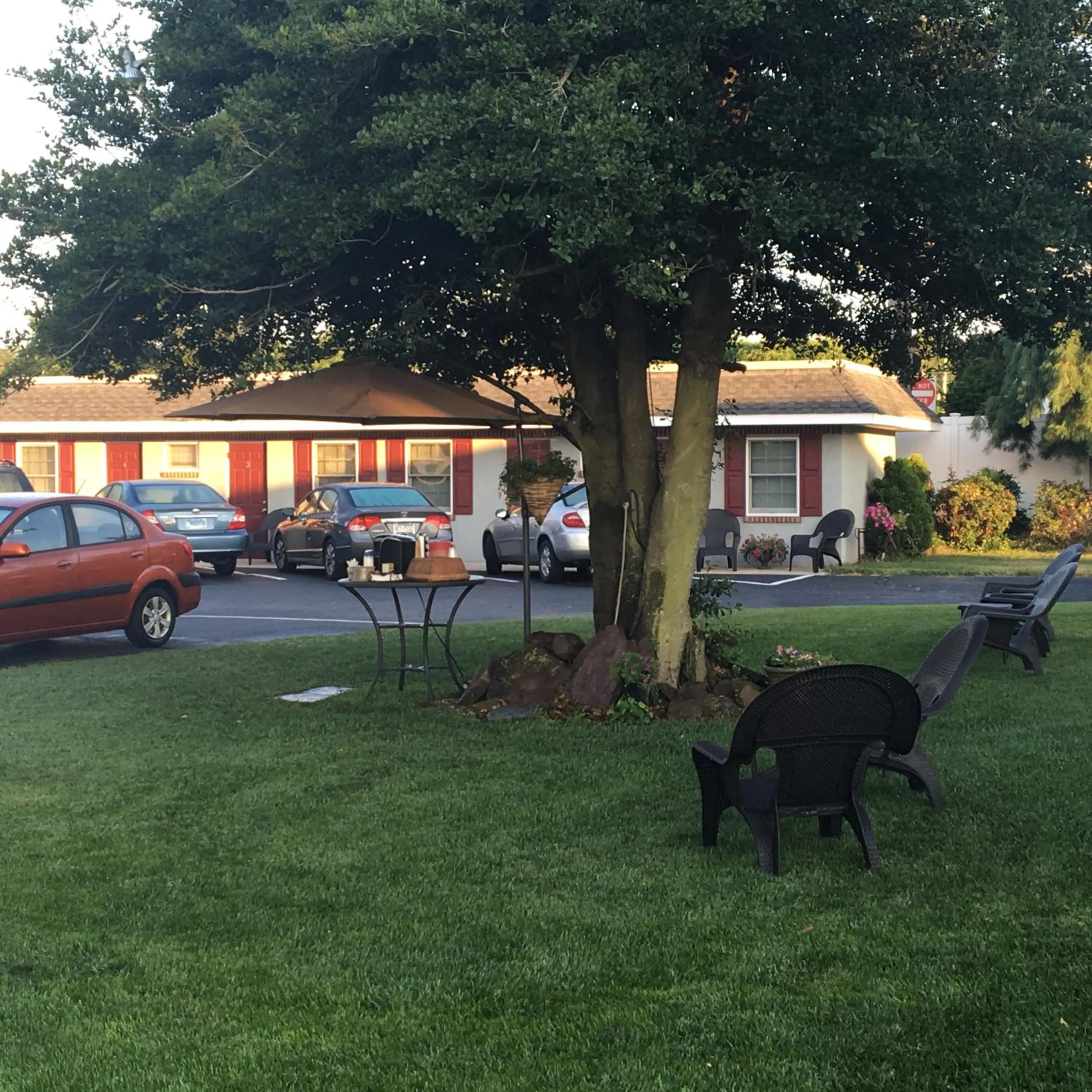 Patio in Boulevard Motel