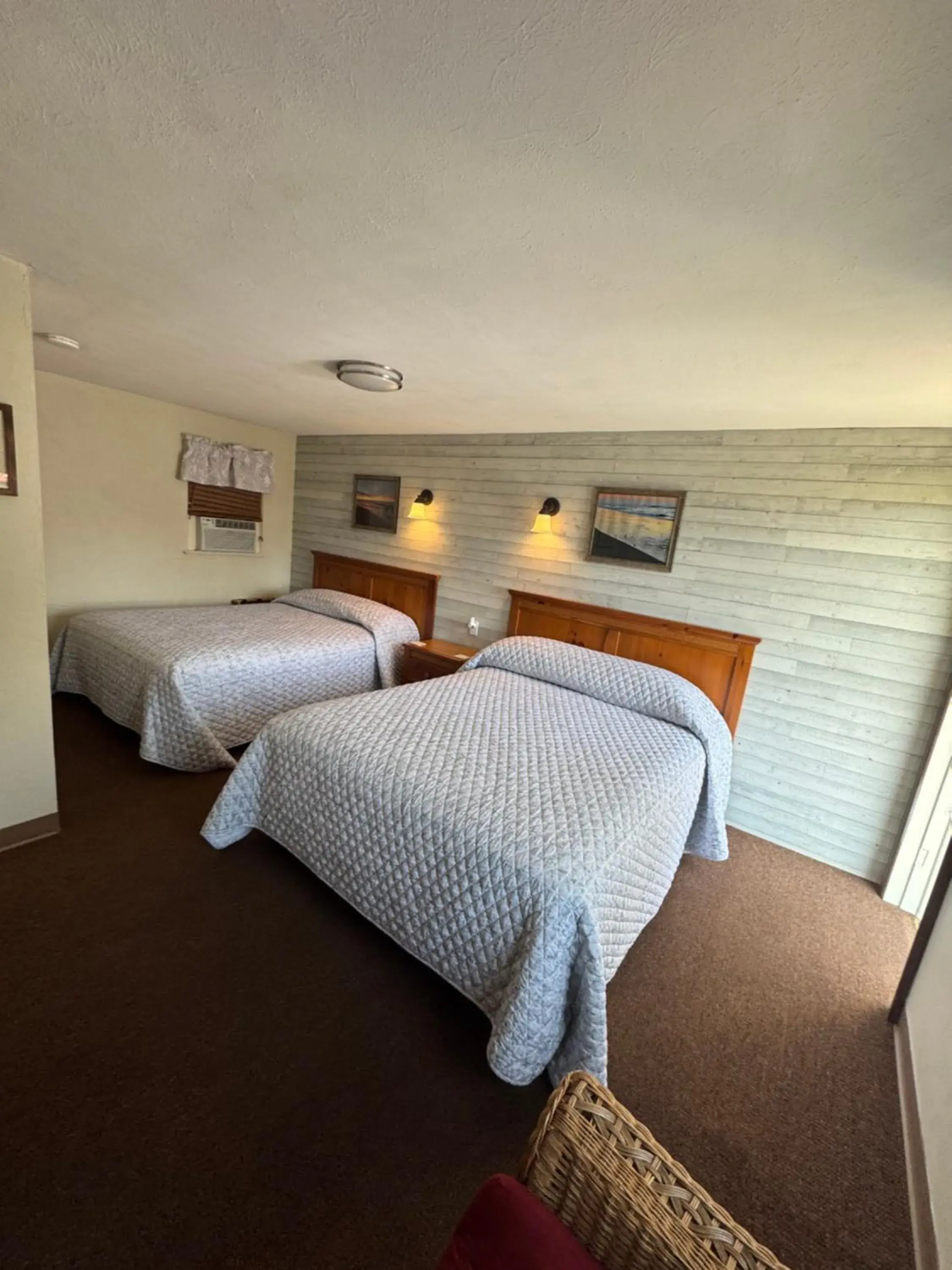 Standard Queen Room with Two Queen Beds in Boulevard Motel Standard Queen Room with Two Queen Beds in Boulevard Motel