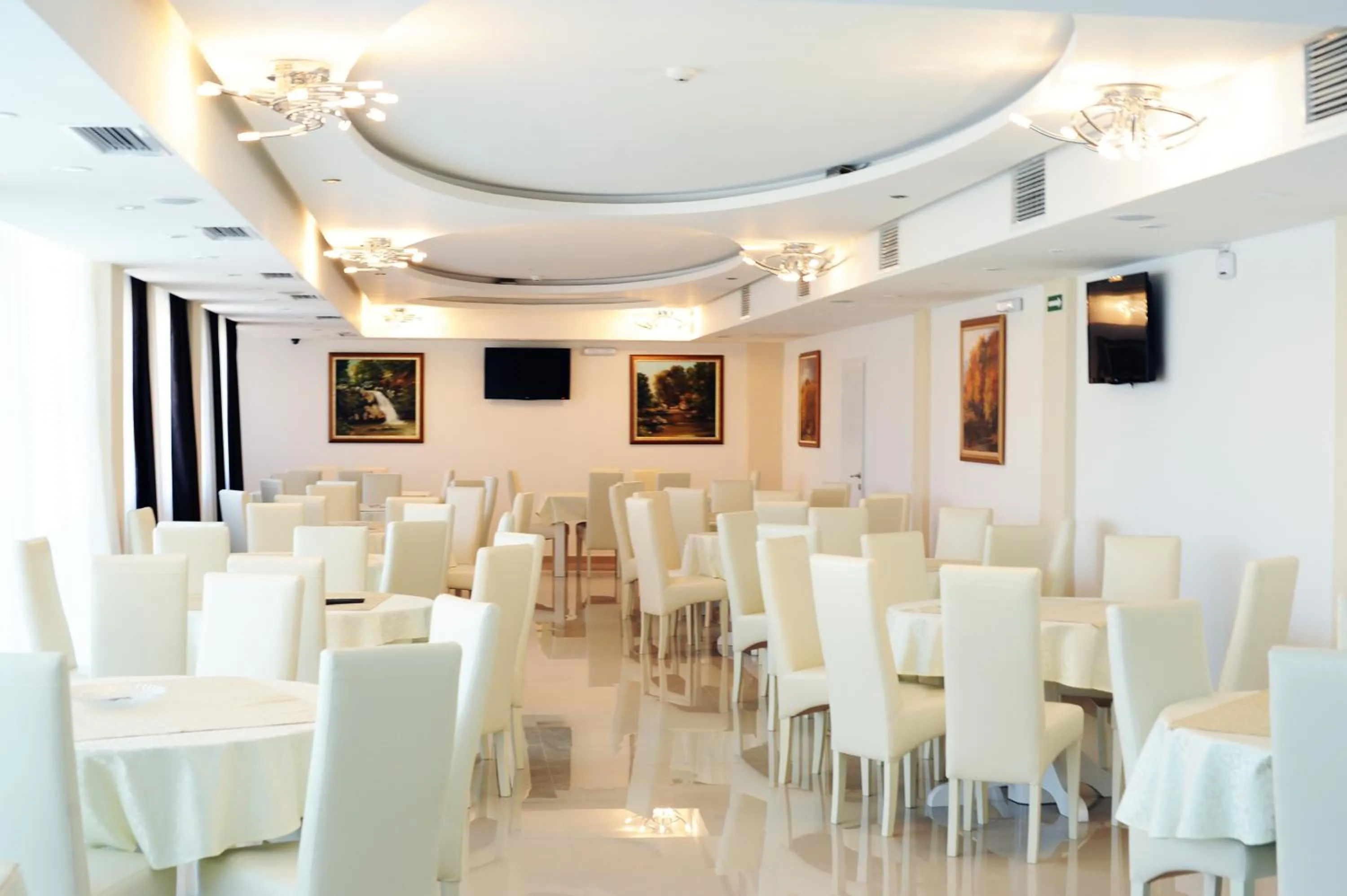 Restaurant/places to eat in Garni Hotel Crystal Ice