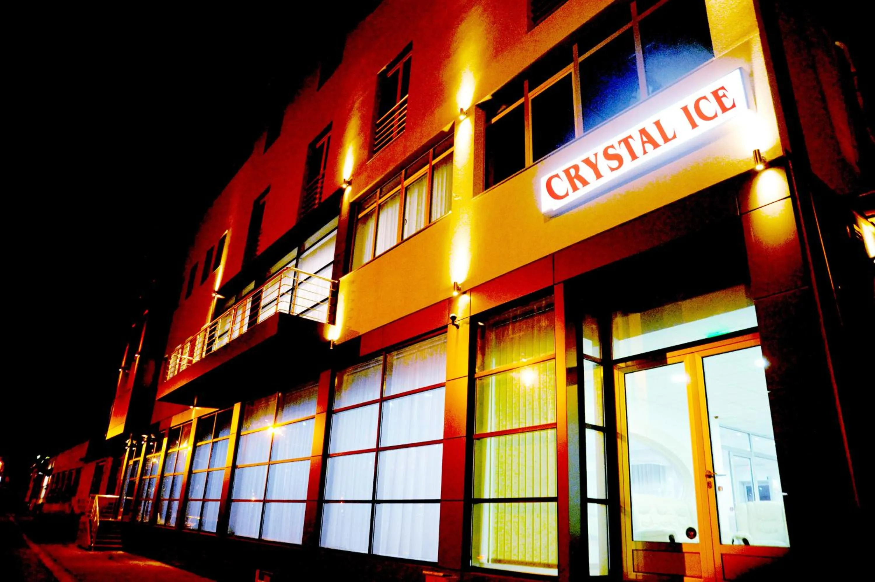 Facade/entrance in Garni Hotel Crystal Ice