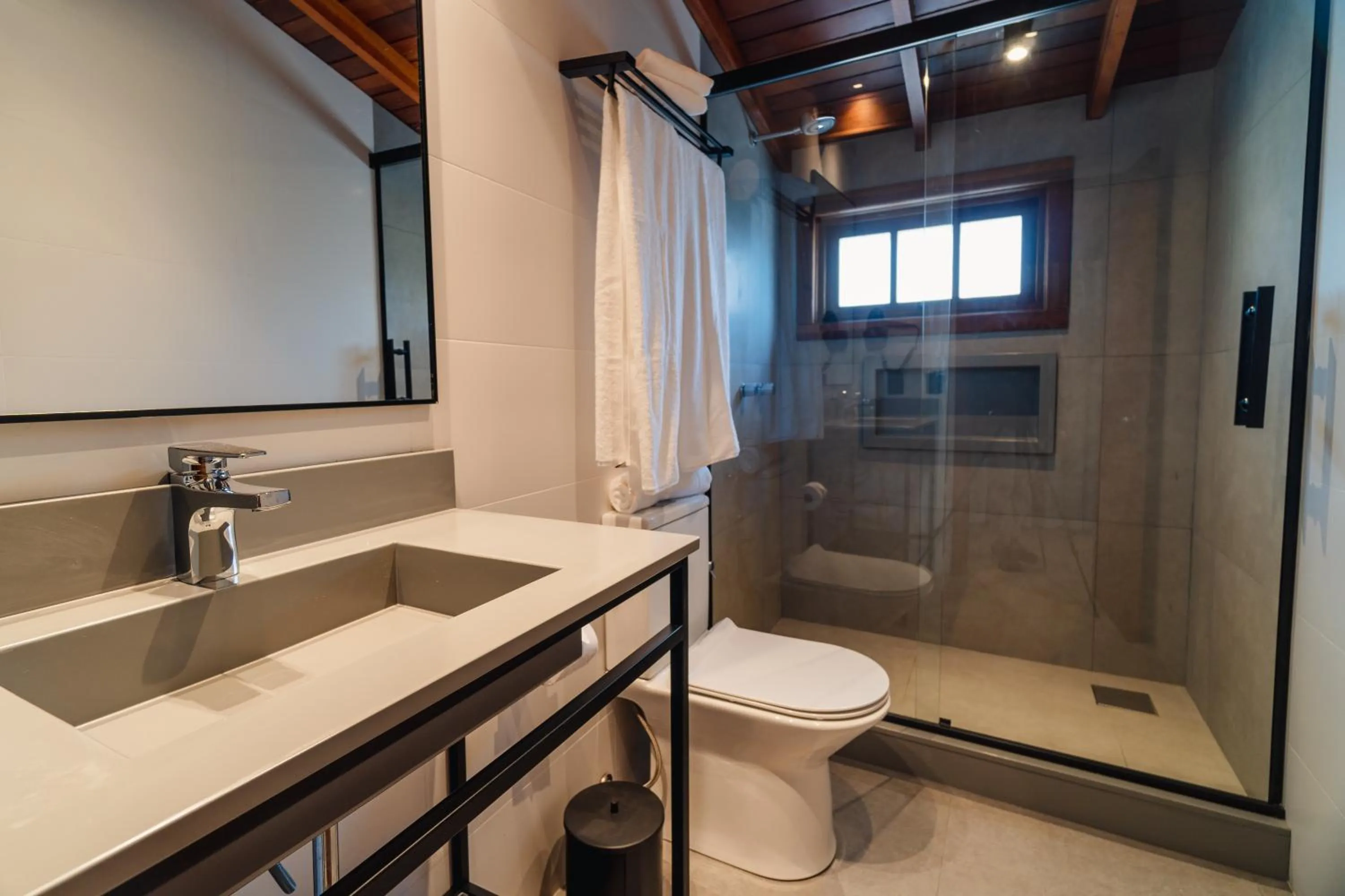 Shower in 249 DESIGN HOTEL