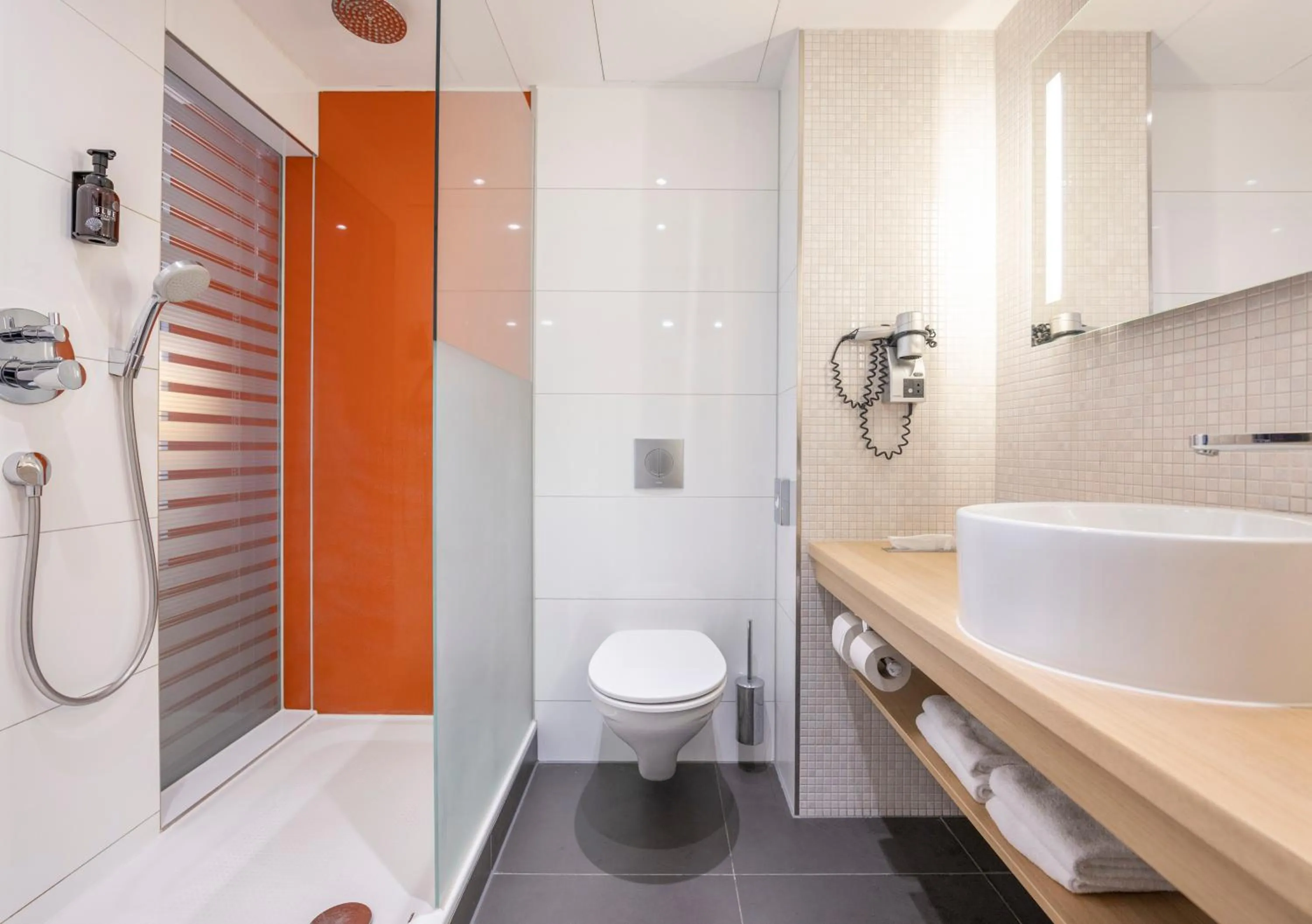 Shower in Fletcher Hotel-Restaurant Nieuwegein-Utrecht
