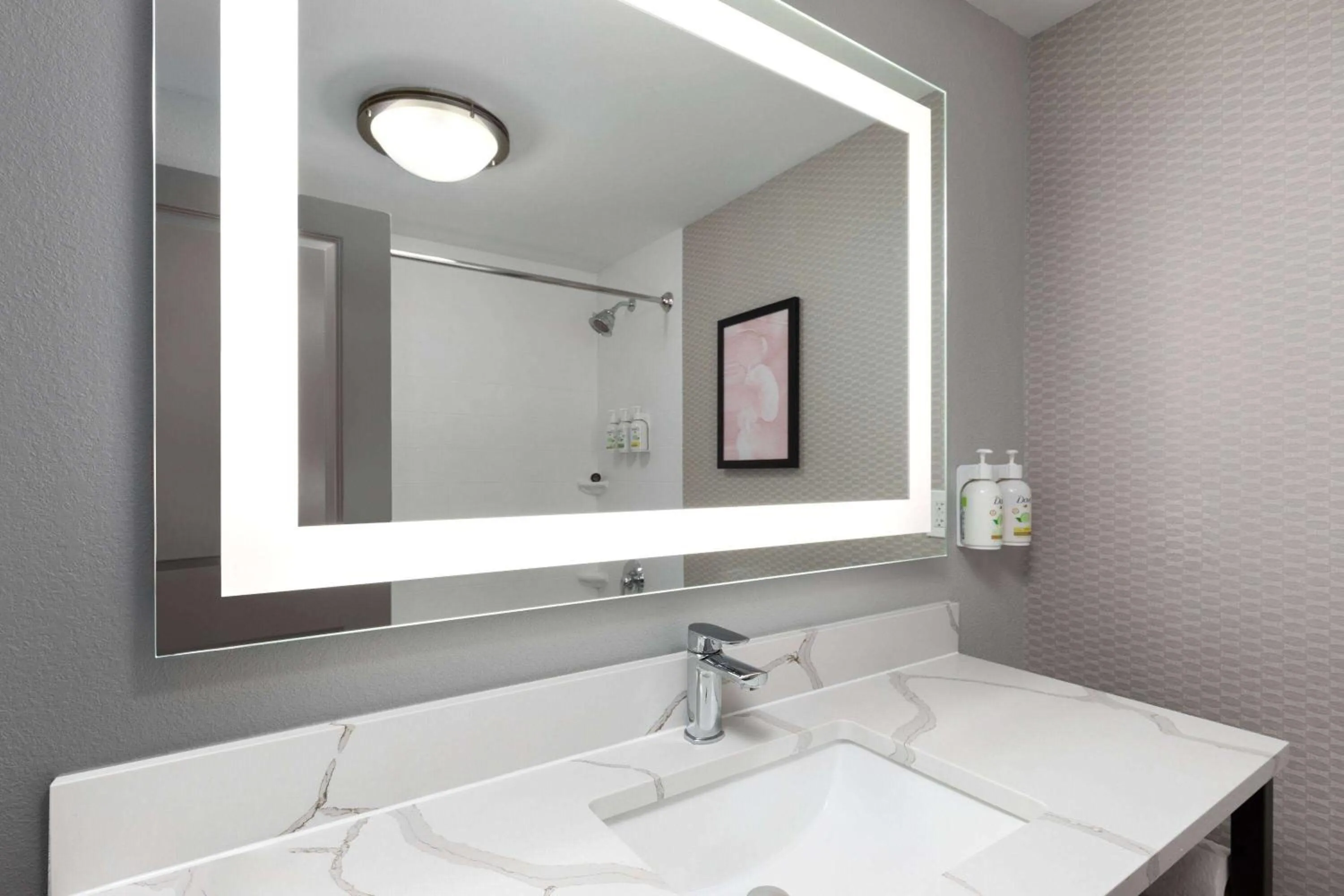 TV and multimedia in La Quinta by Wyndham Knoxville Central Papermill