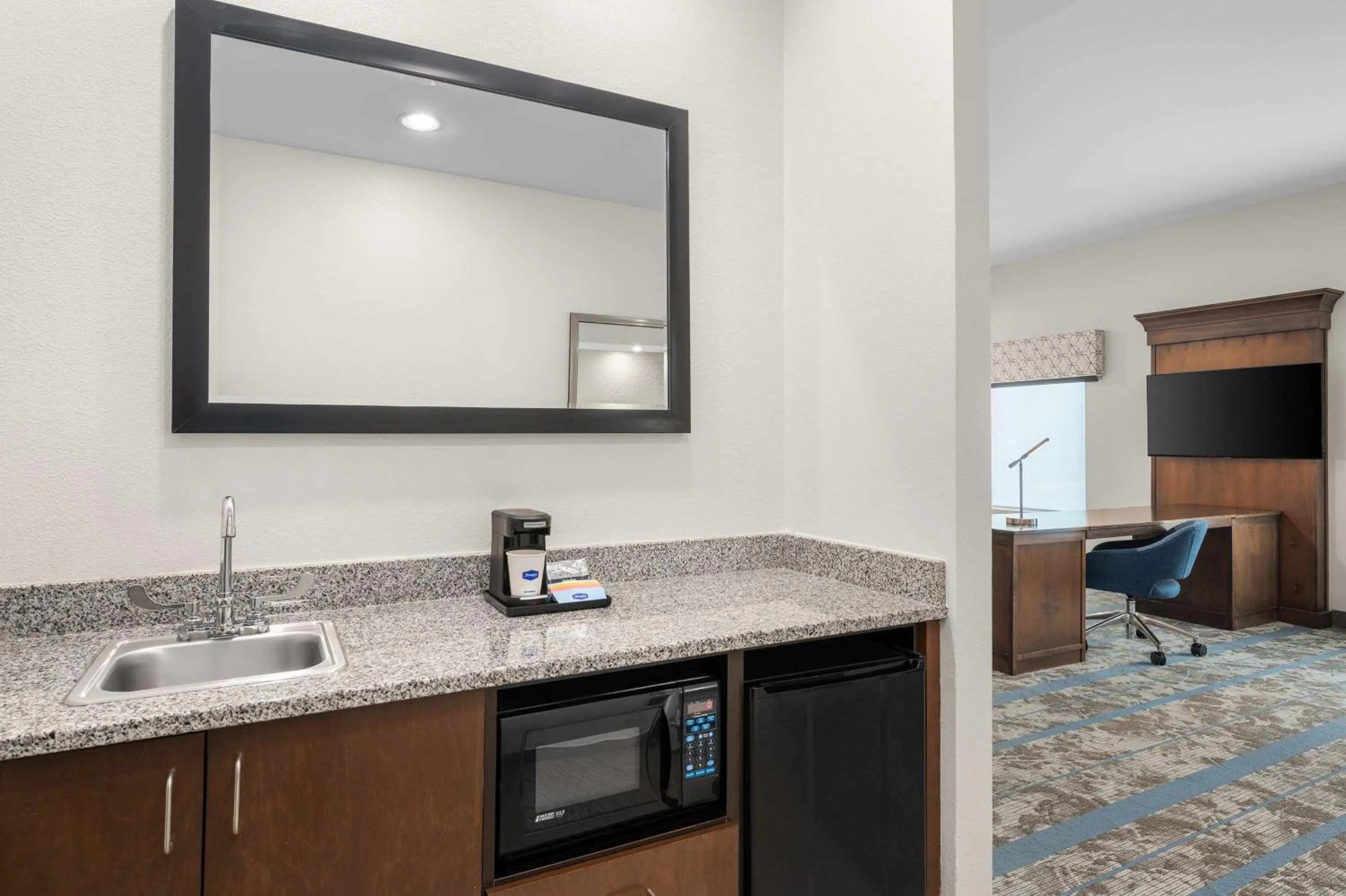 Photo of the whole room in Hampton Inn Atlanta McDonough