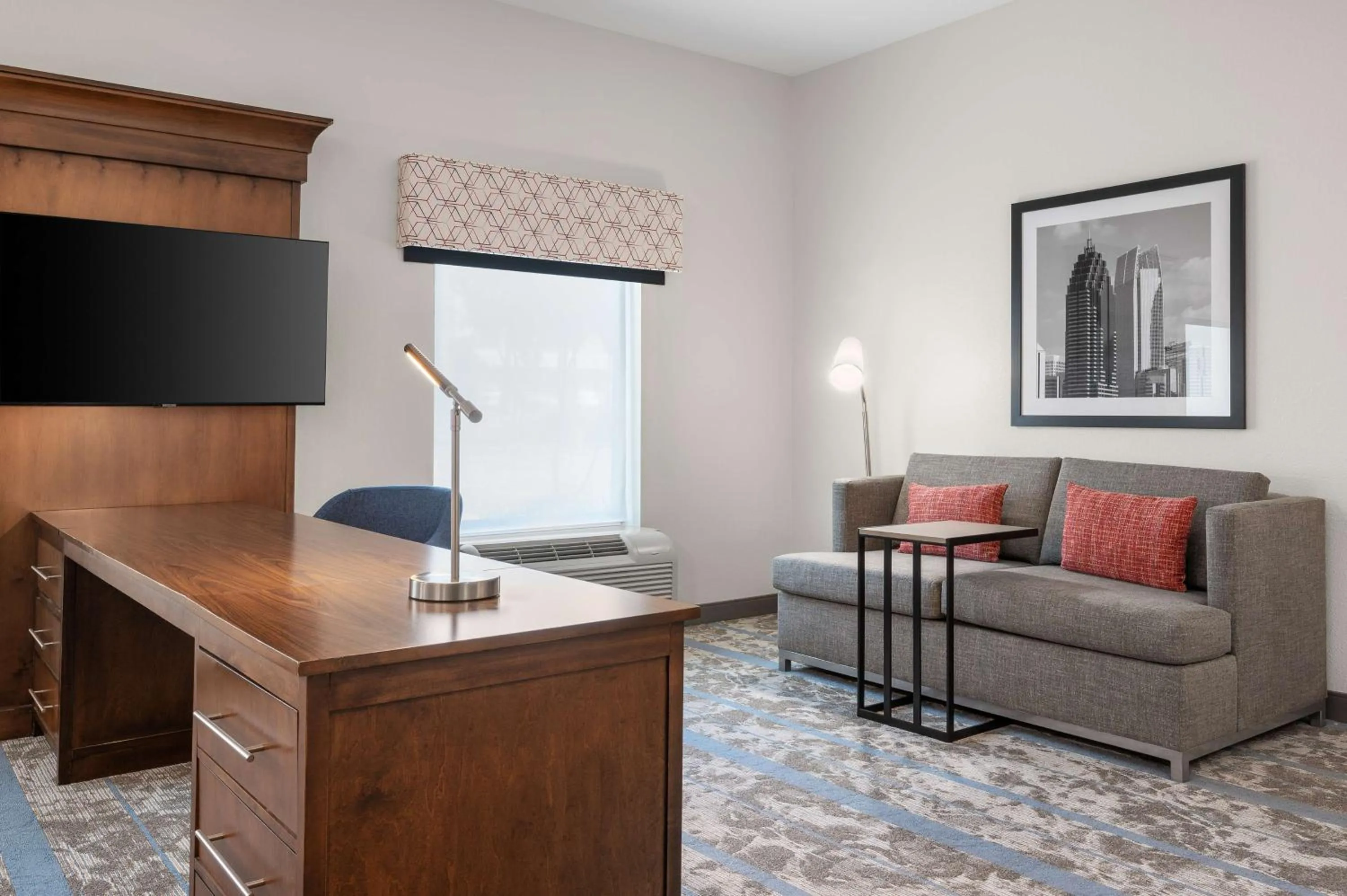 Bedroom in Hampton Inn Atlanta McDonough