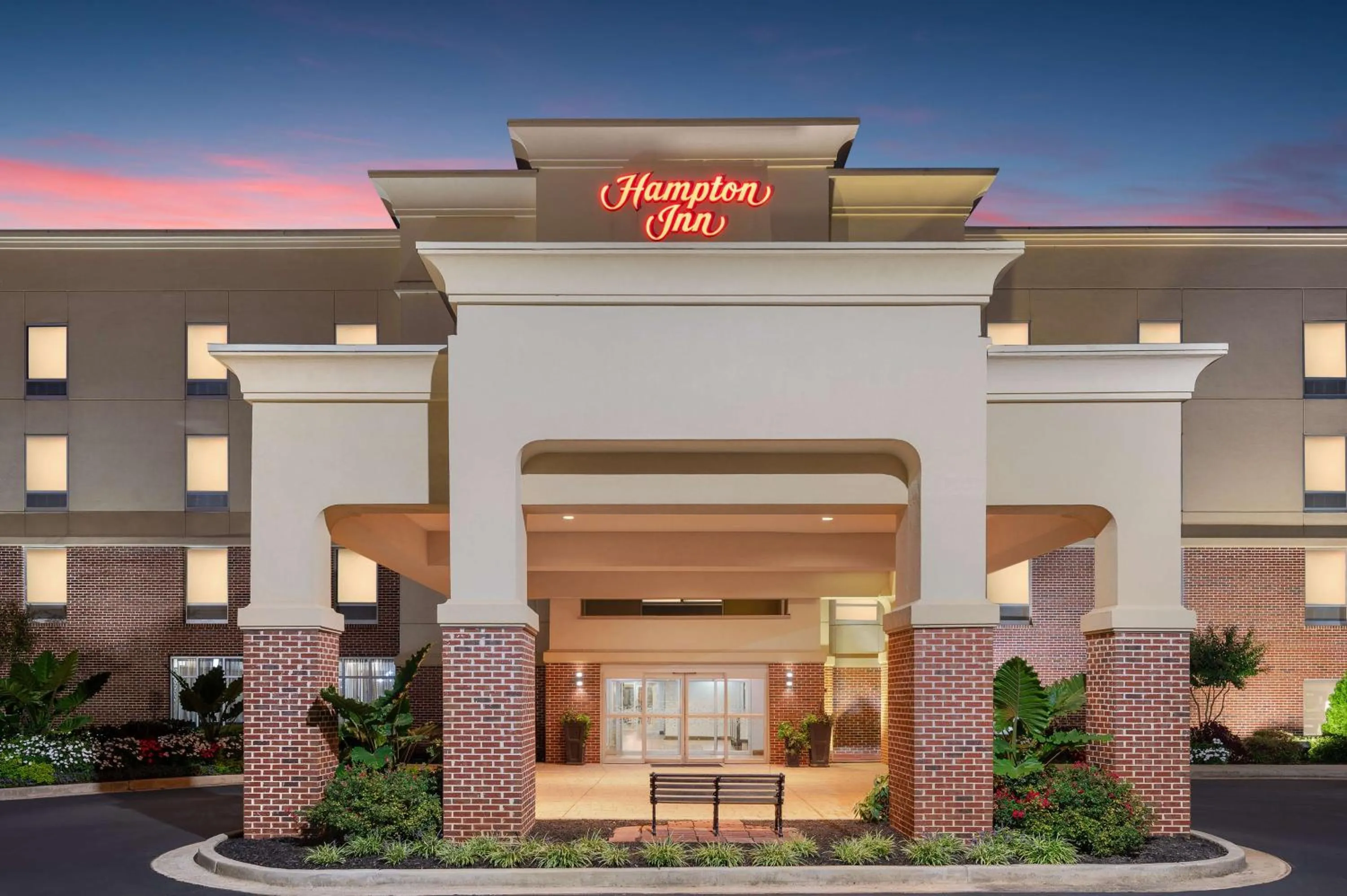 Property building in Hampton Inn Atlanta McDonough