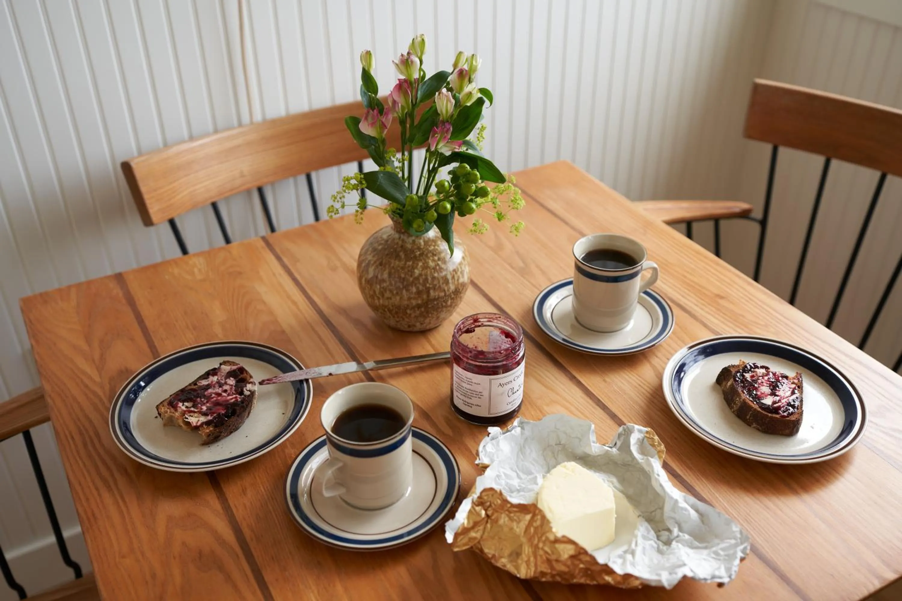 Dining area in The Drifthaven at Gearhart