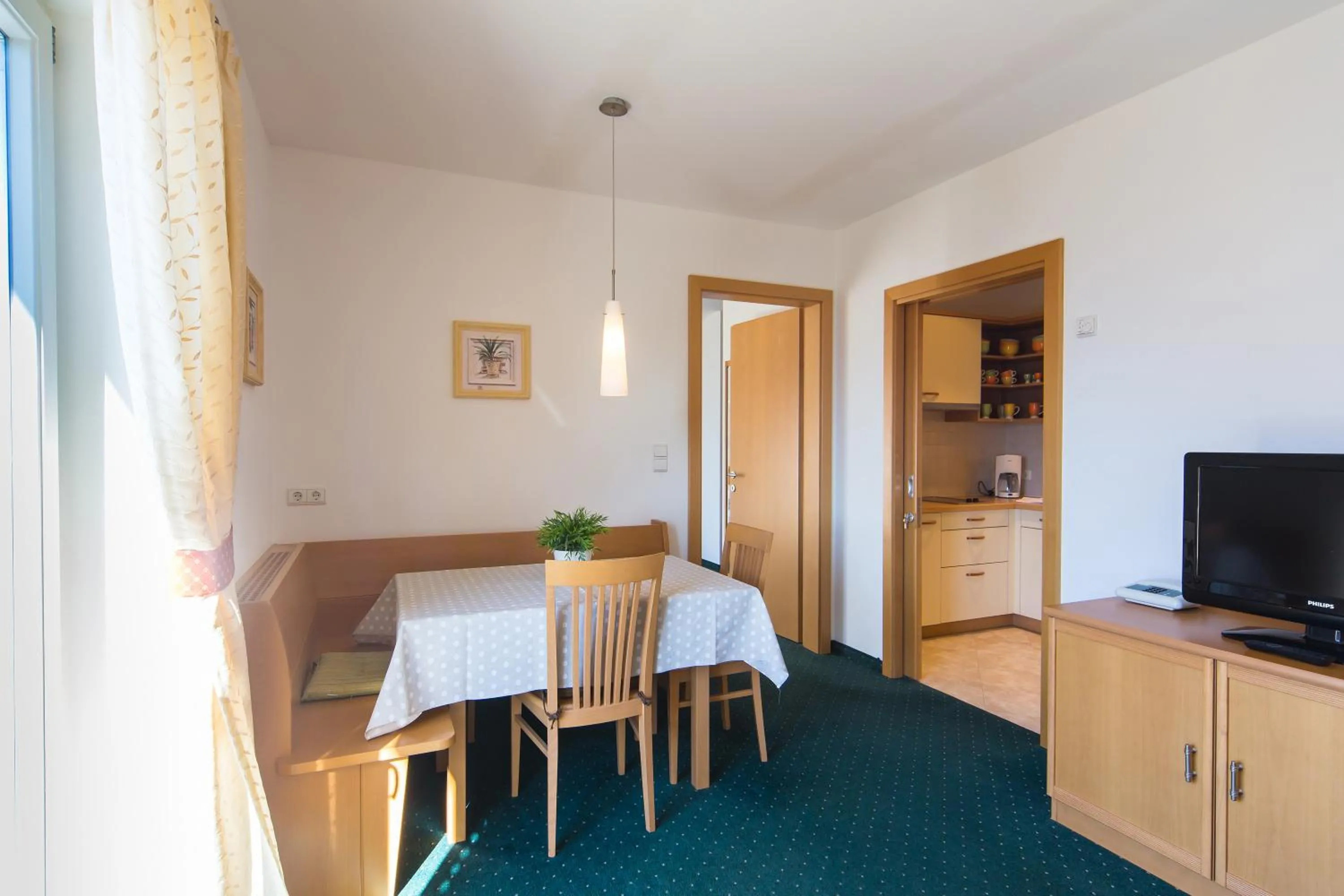 Communal lounge/ TV room in Hotel Garni Katnau