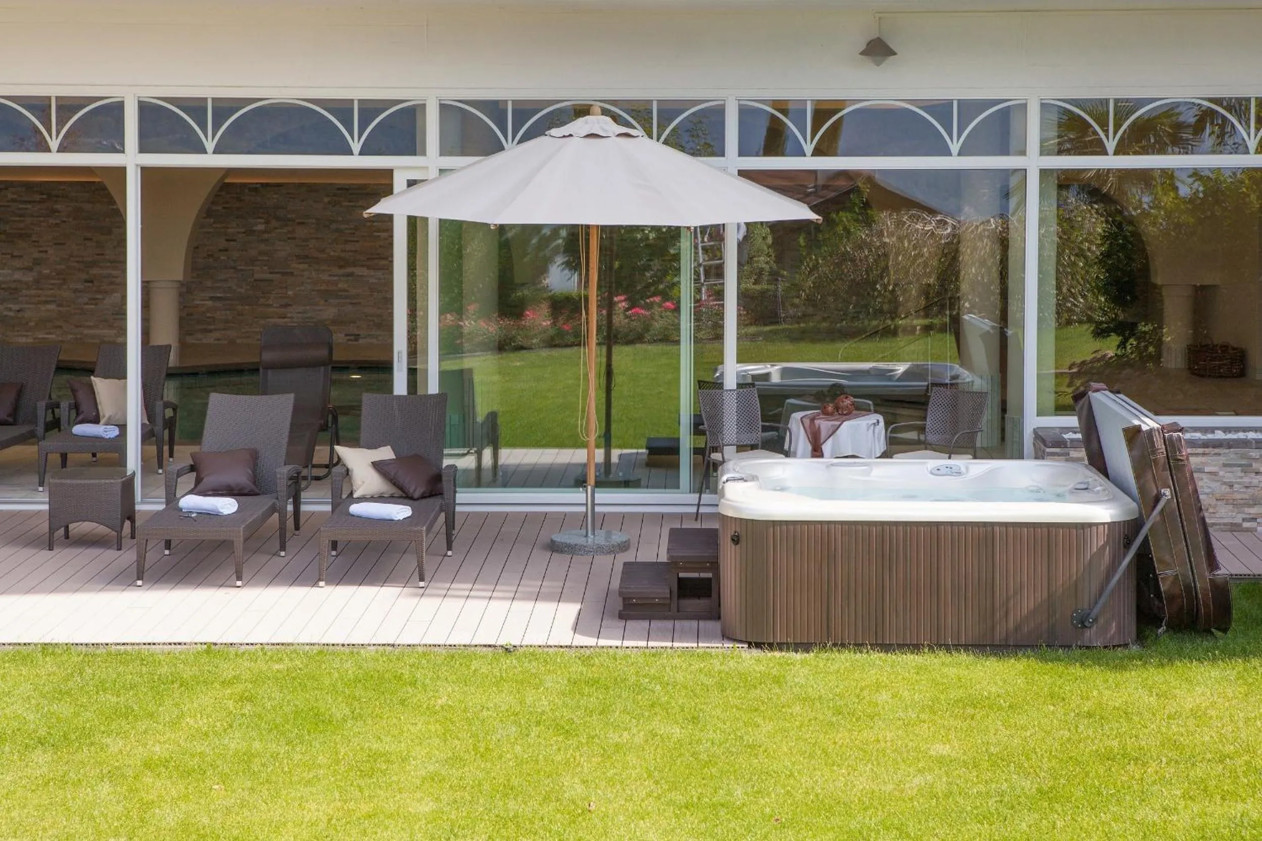 Hot Tub in Hotel Garni Katnau