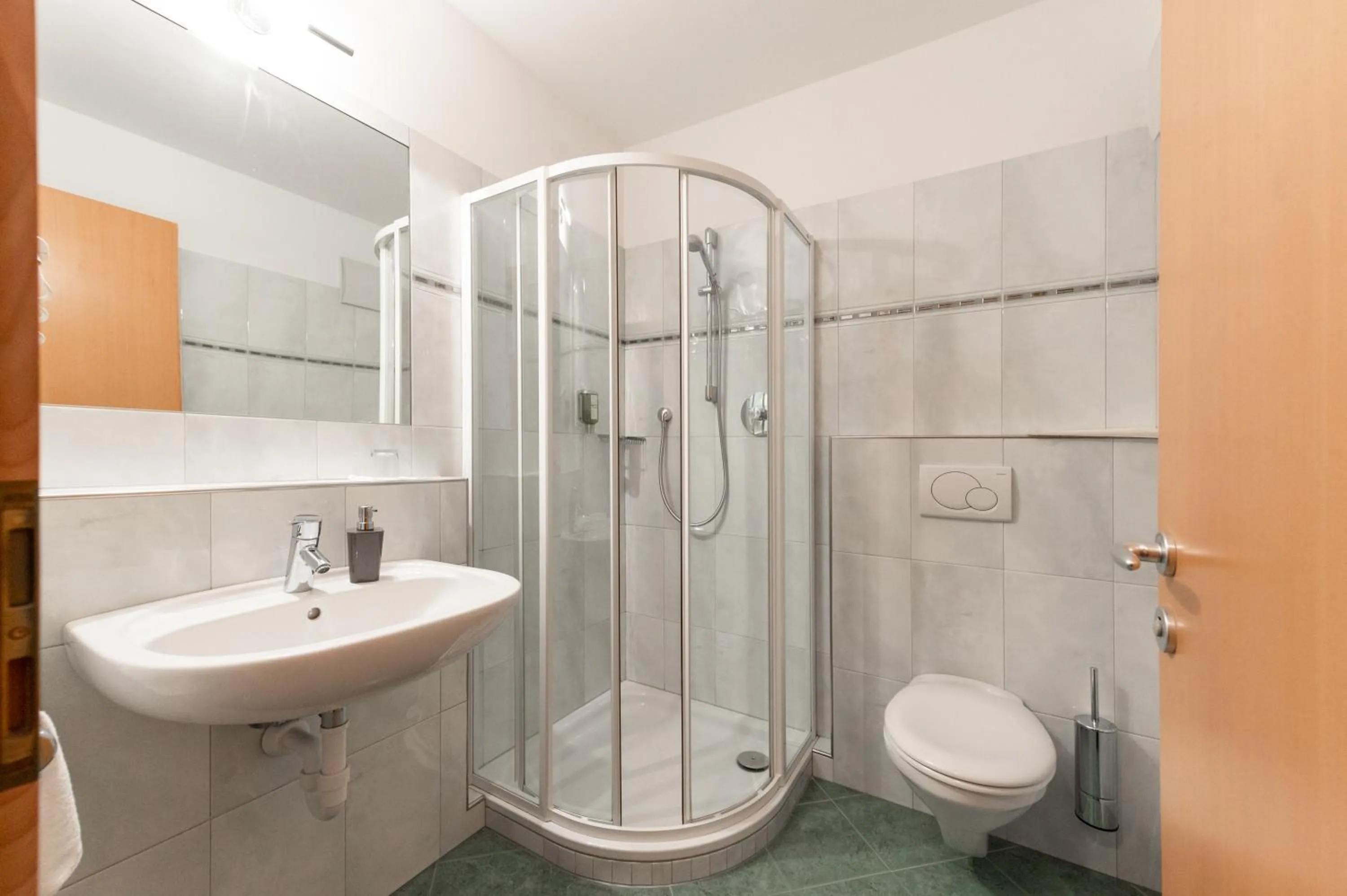 Shower in Hotel Garni Katnau