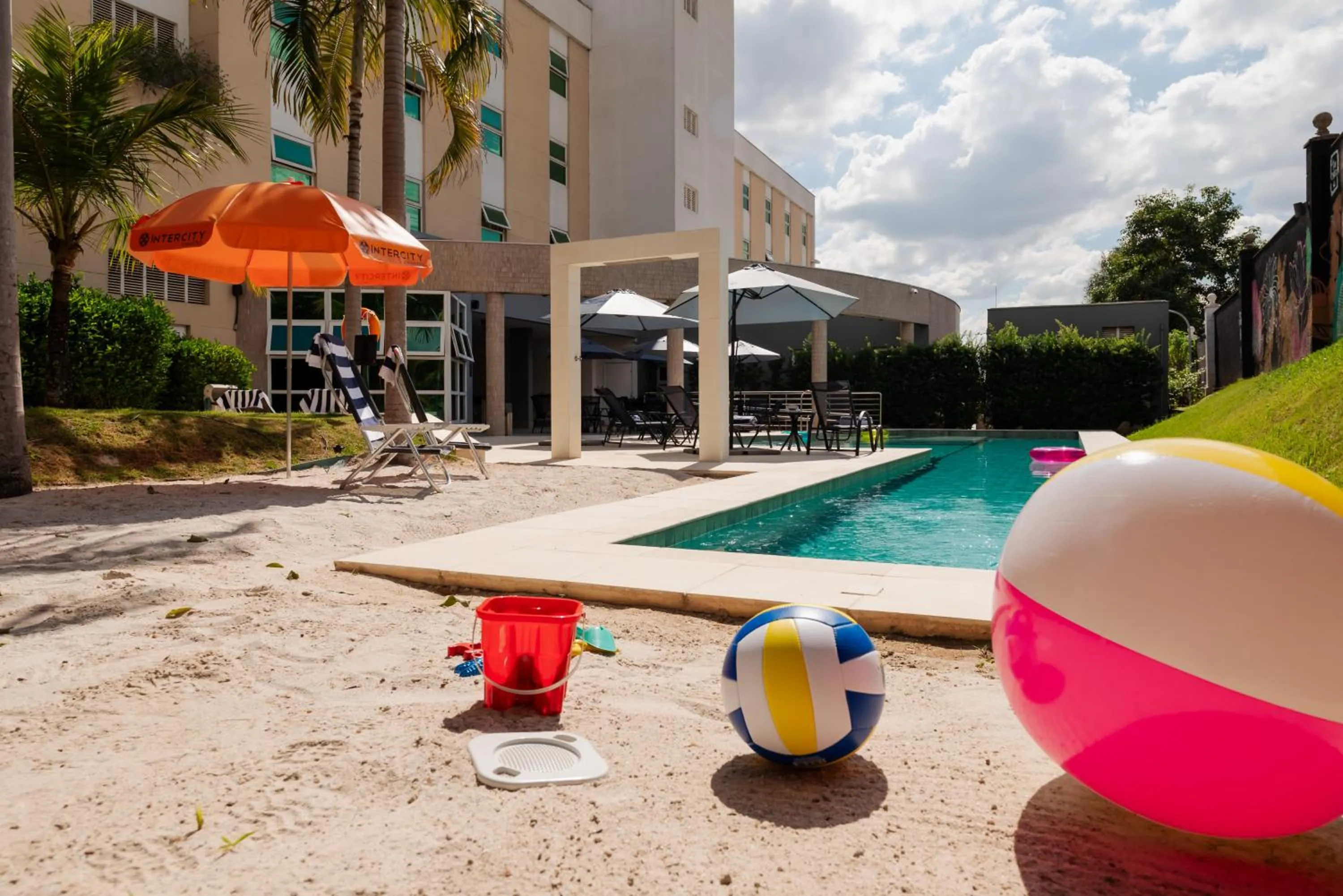 Swimming pool in Intercity Vinhedo