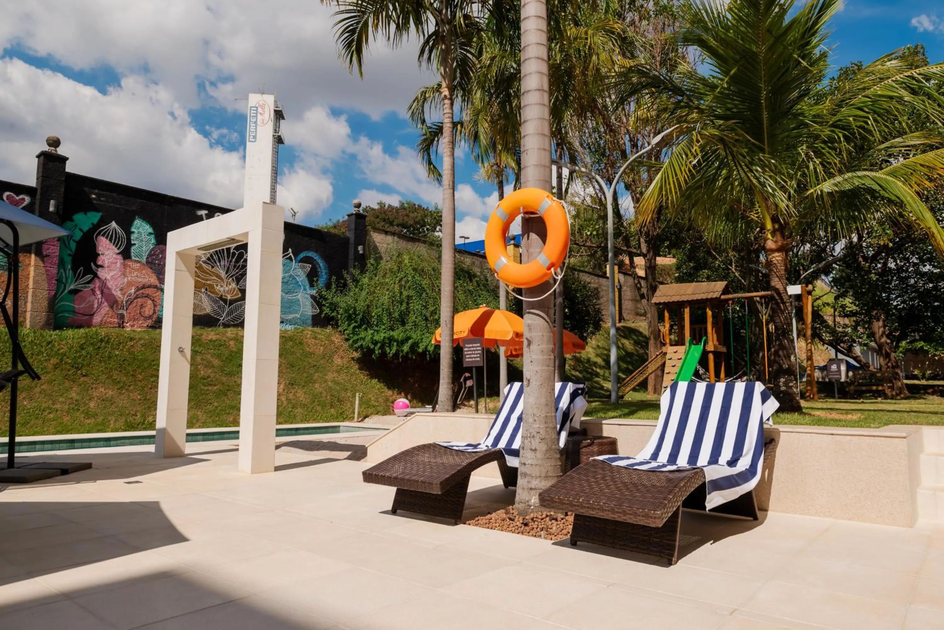 Swimming pool in Intercity Vinhedo