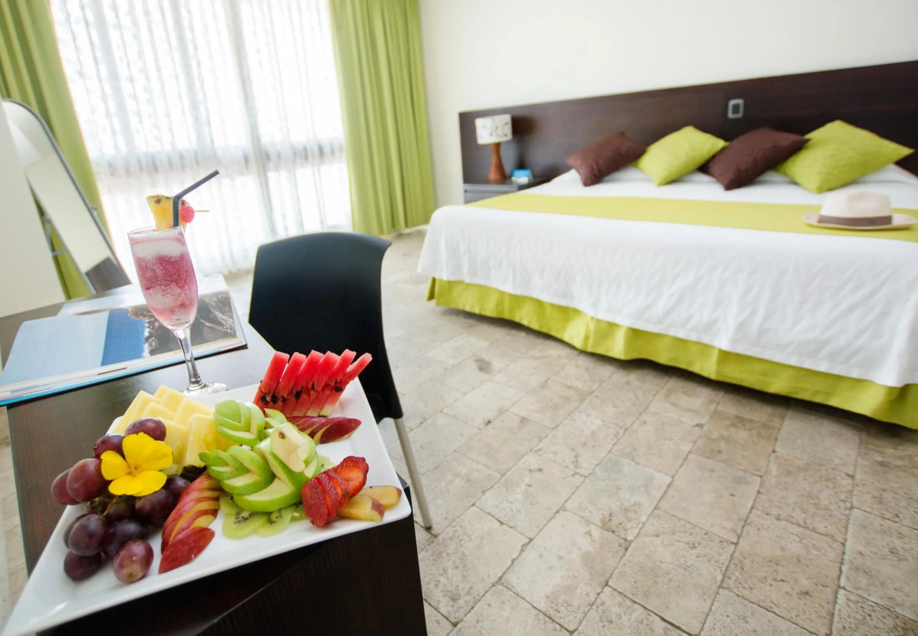 Food and drinks, Bed in Hotel Isla Sol by Solymar