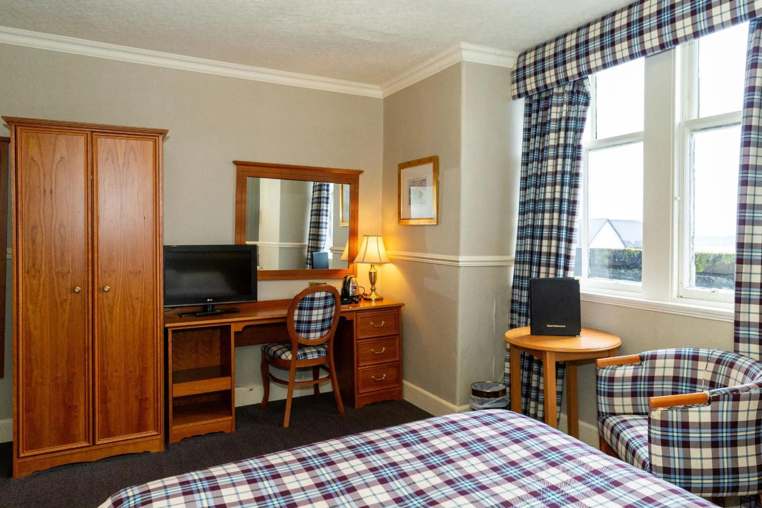 Bedroom, Bed in The Royal Hotel