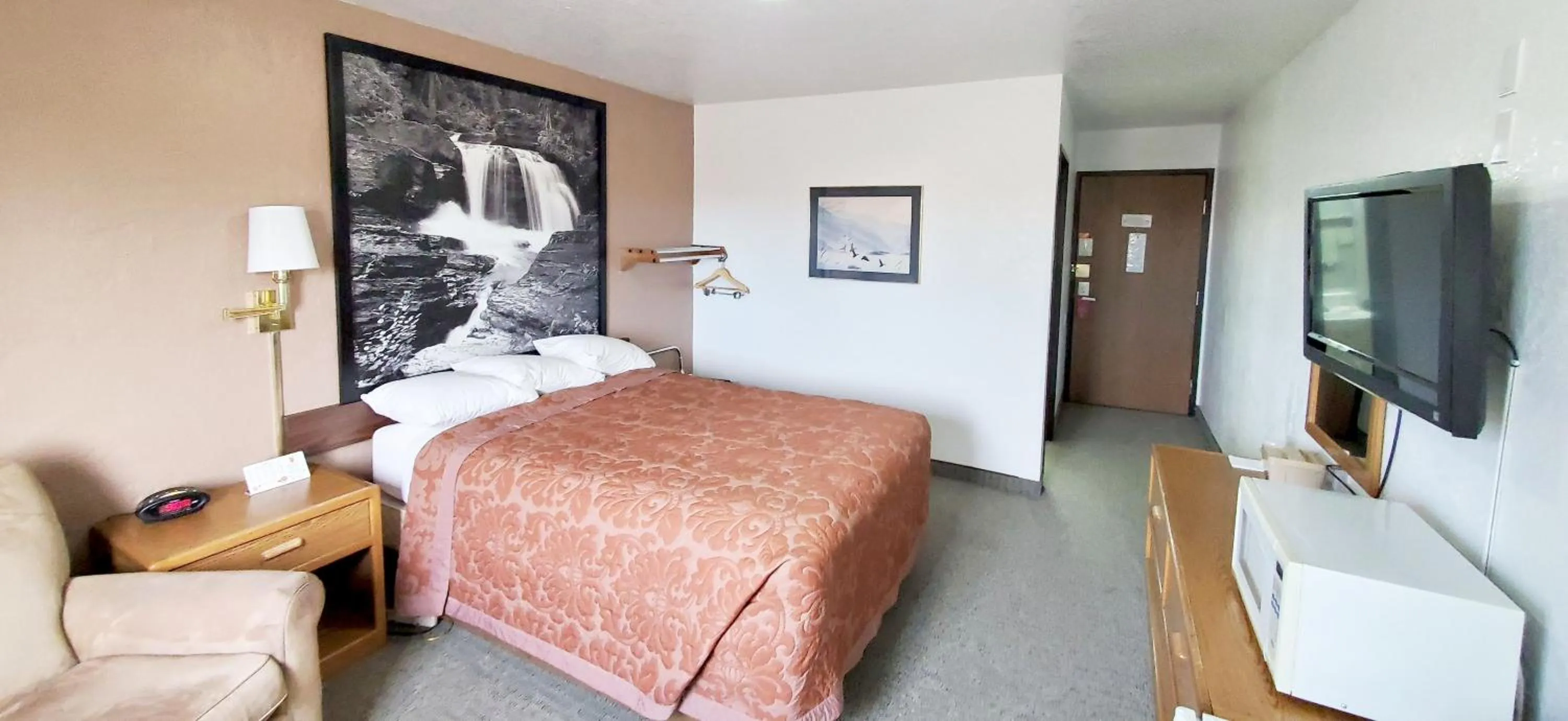 Bed in Super 8 by Wyndham Cut Bank