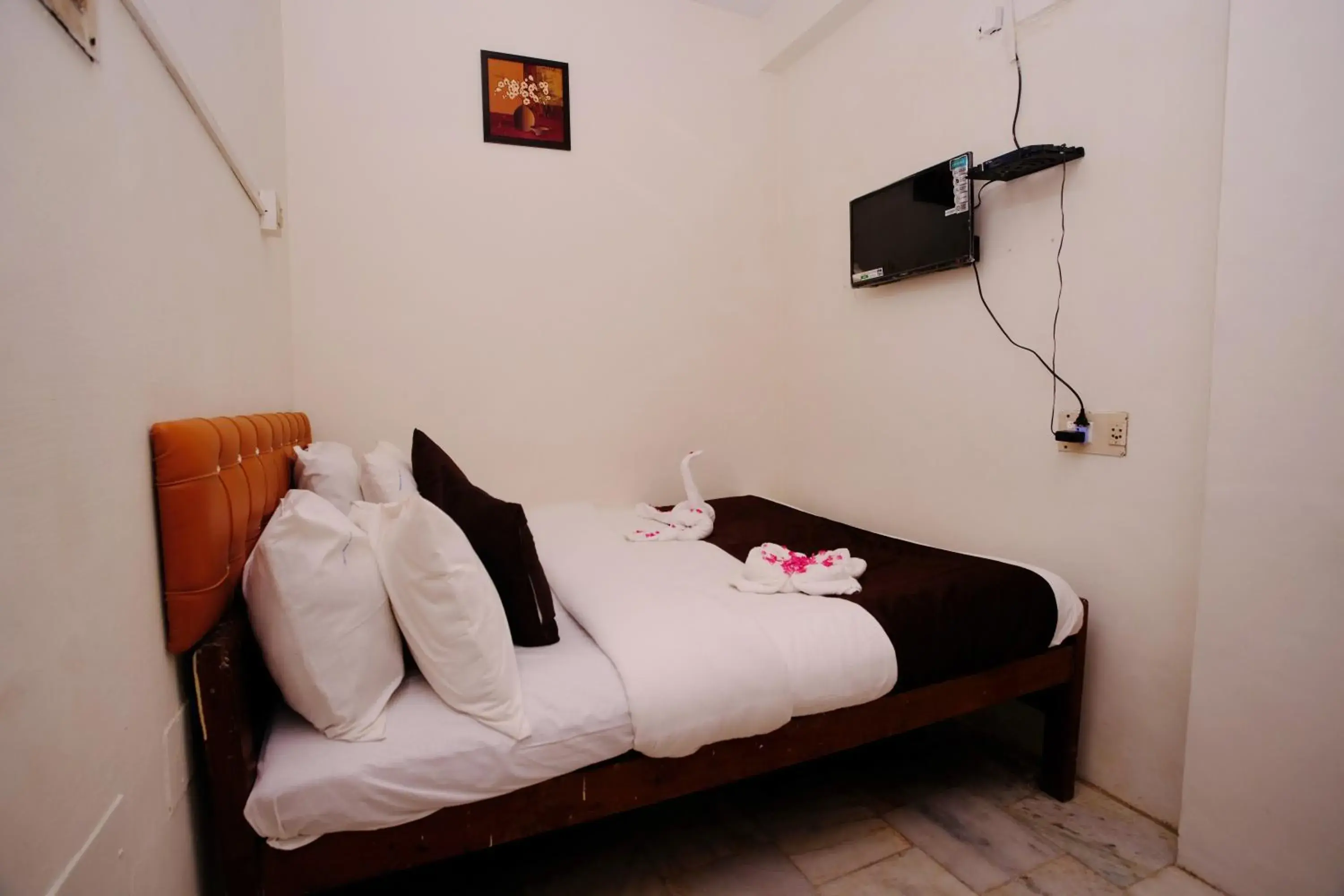 Standard Double Room with Fan in Aum Karthikeya Residency - Near Chennai Railway Station Standard Double Room with Fan in Aum Karthikeya Residency - Near Chennai Railway Station