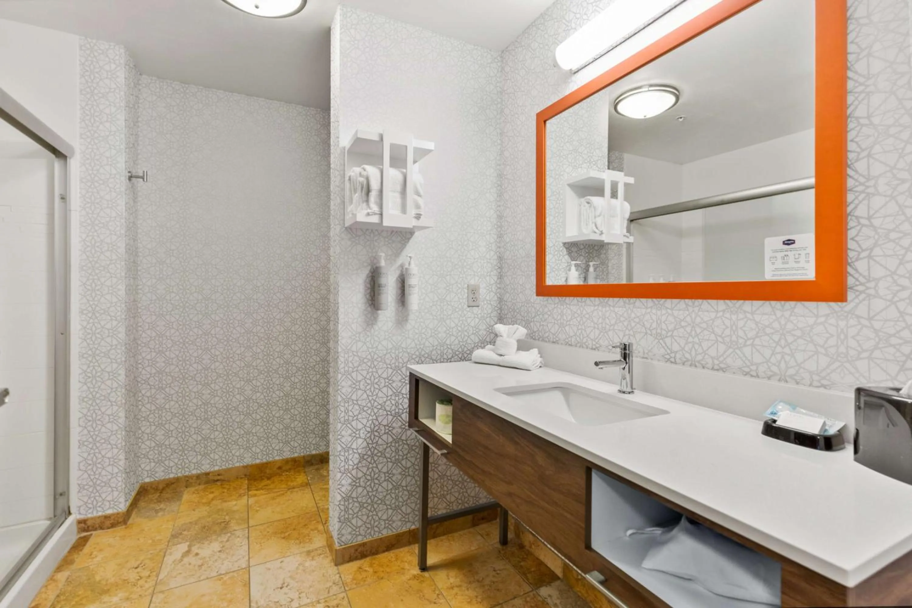 Bathroom in Hampton Inn Temple