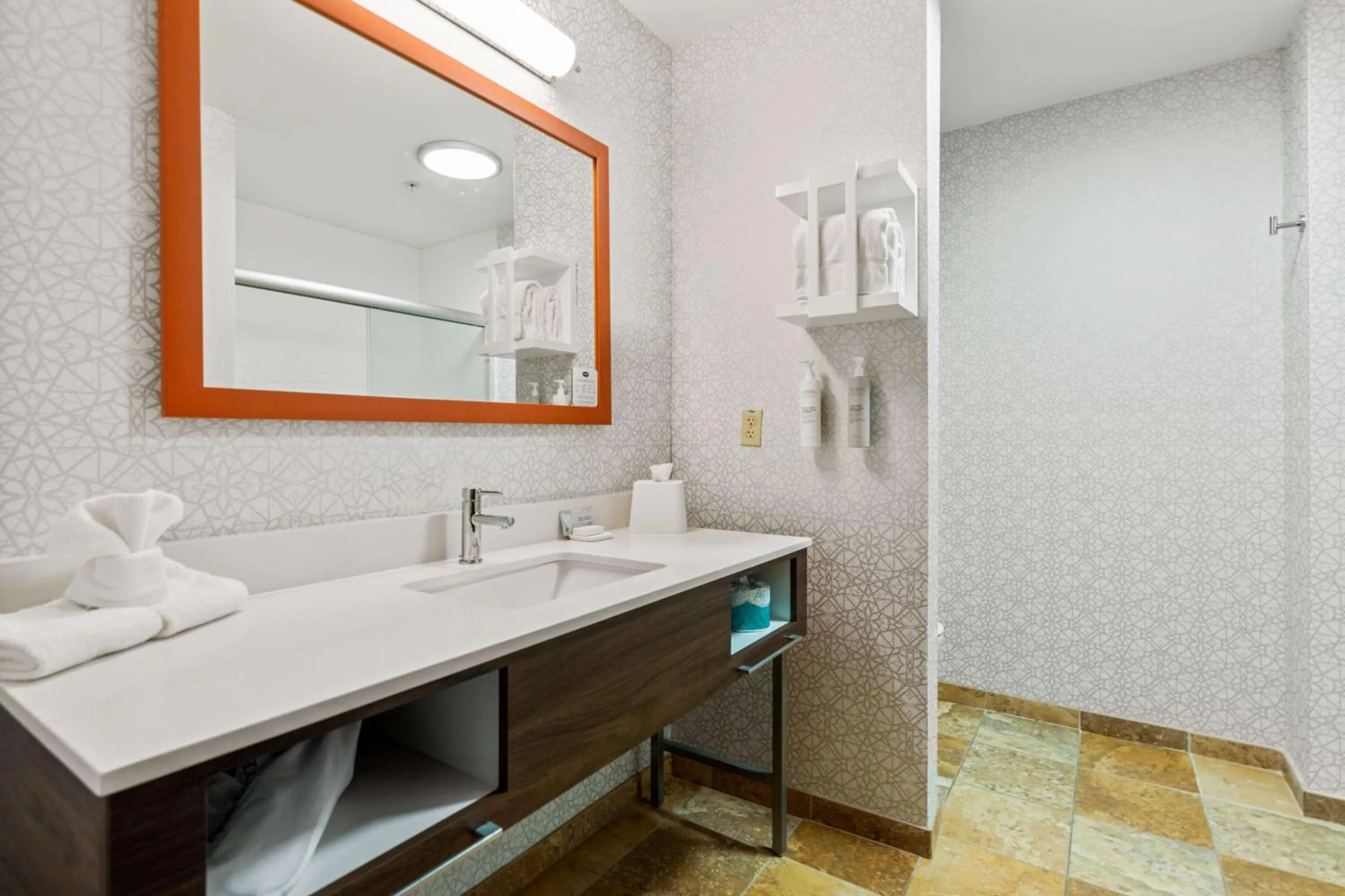 Bathroom in Hampton Inn Temple