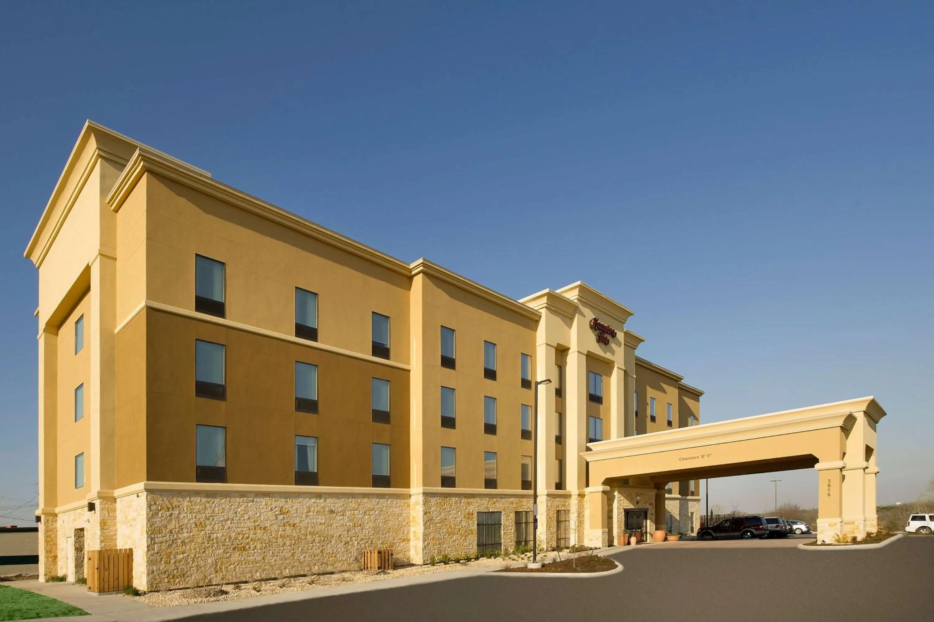 Property building in Hampton Inn Temple