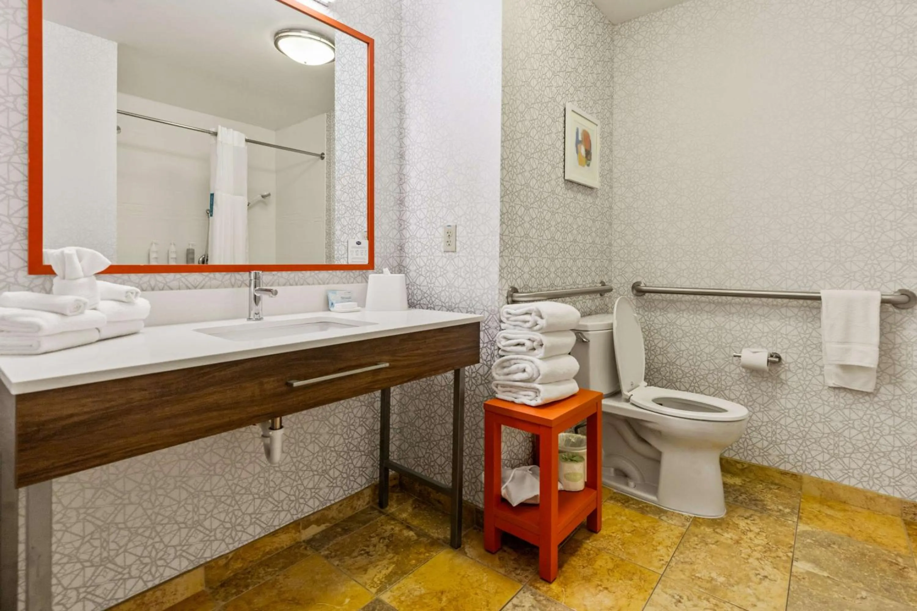 Bathroom in Hampton Inn Temple