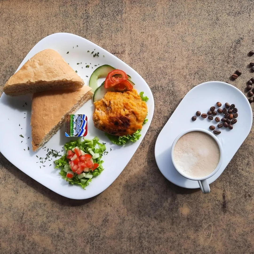 Restaurant/places to eat in Zeelandia Suites