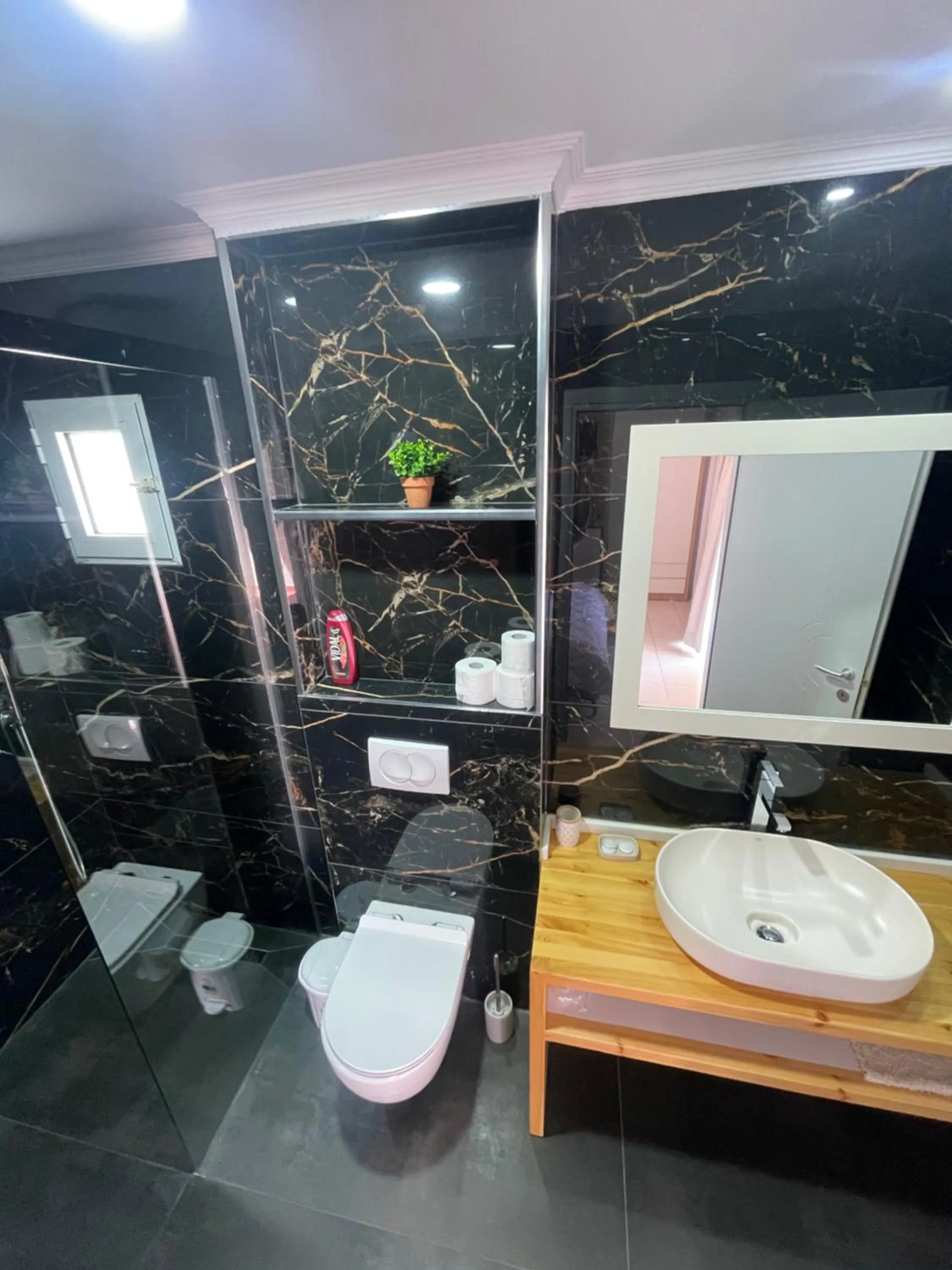 Shower in Hotel Kolagji