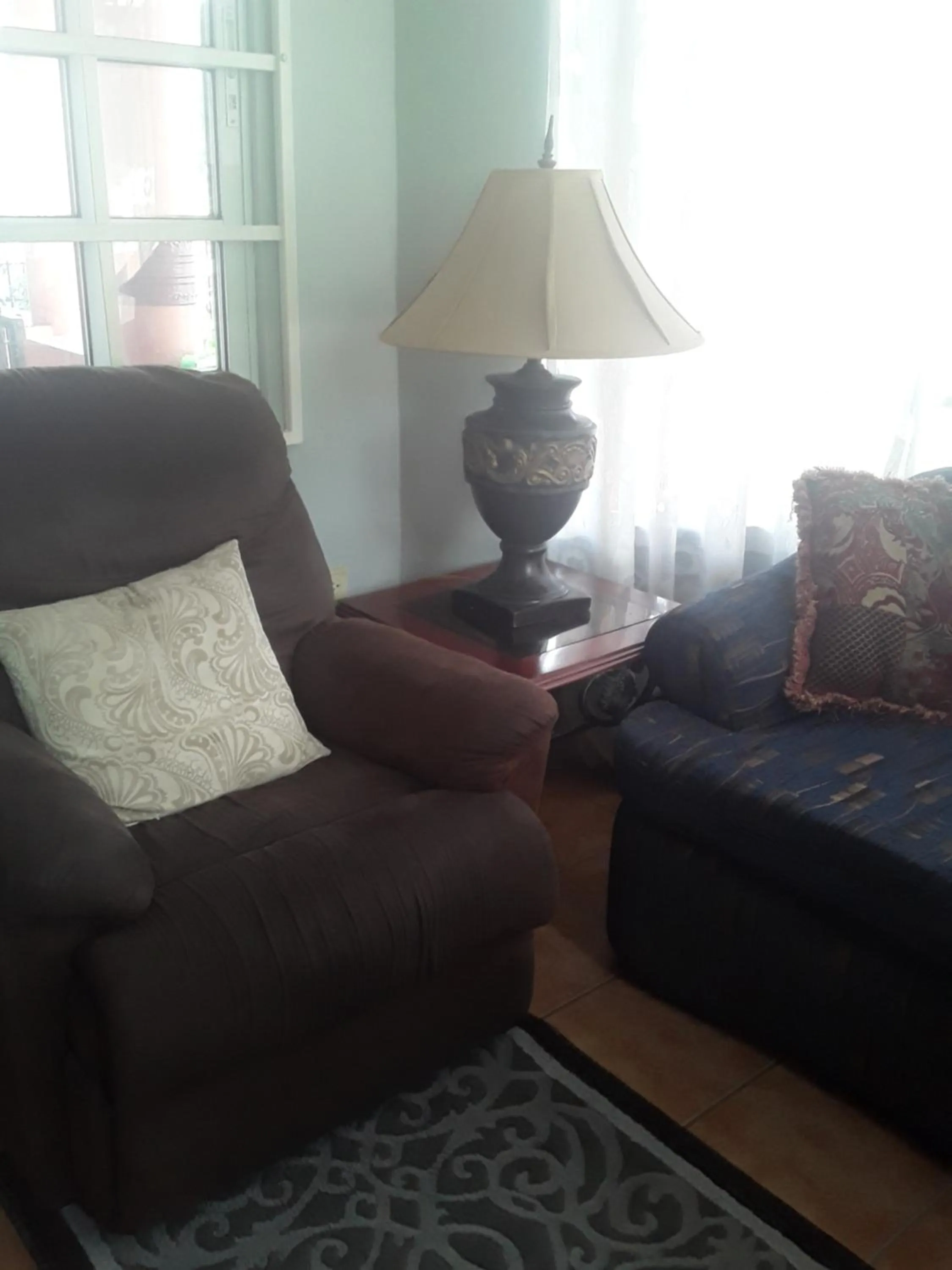 Seating area in Derick's Inn