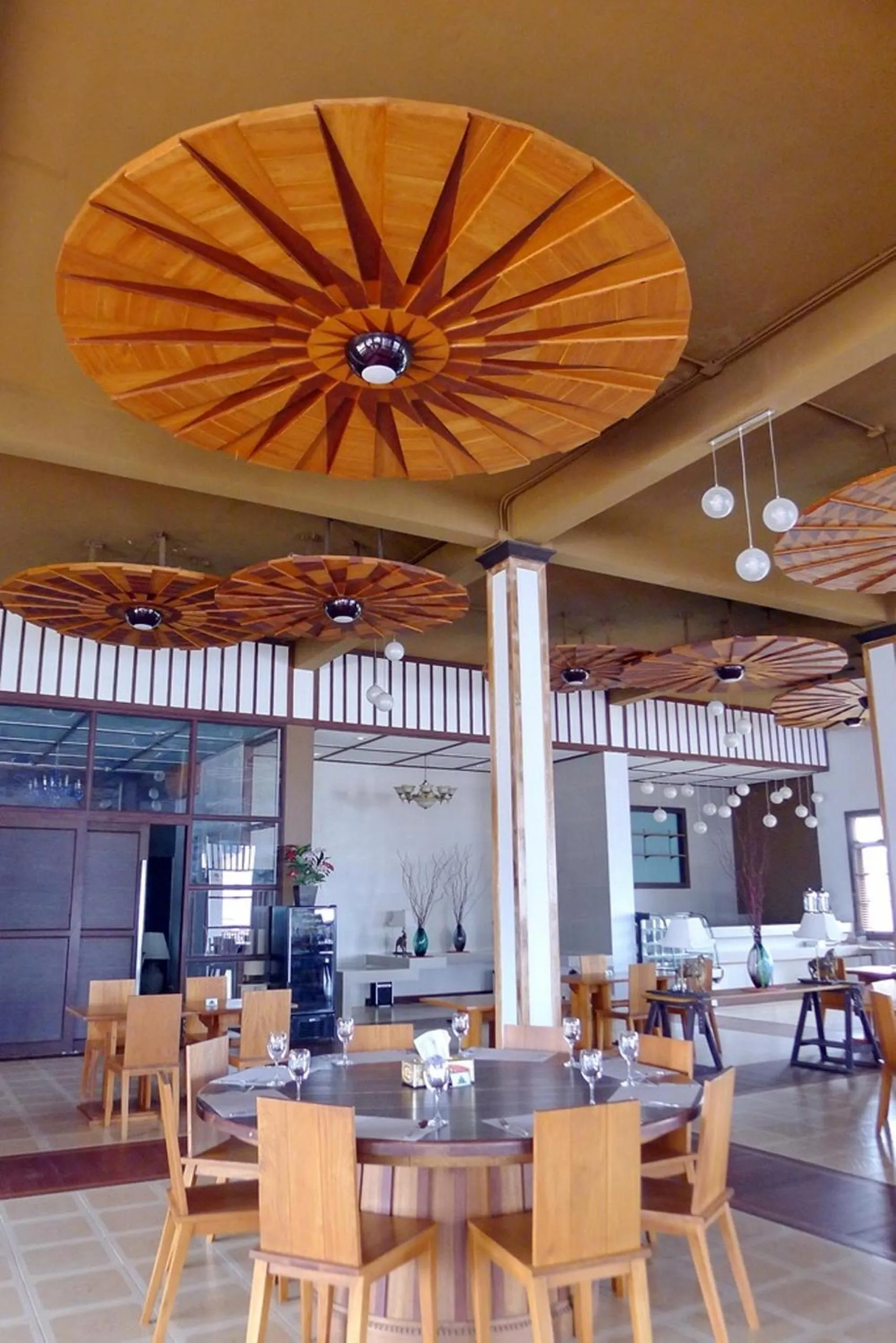 Restaurant/places to eat in Pearl Laguna Resort