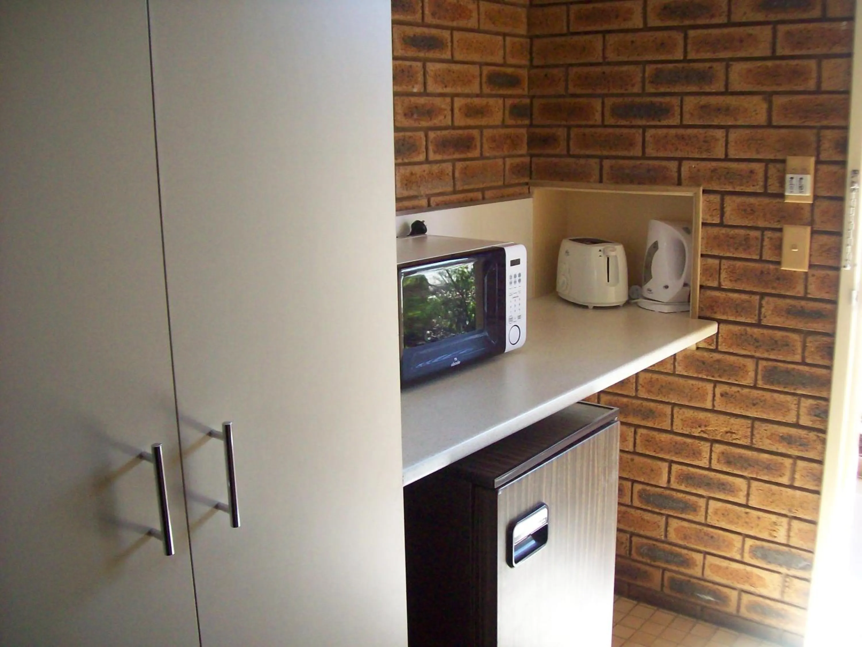 Kitchen or kitchenette in Cobar Town & Country Motor Inn