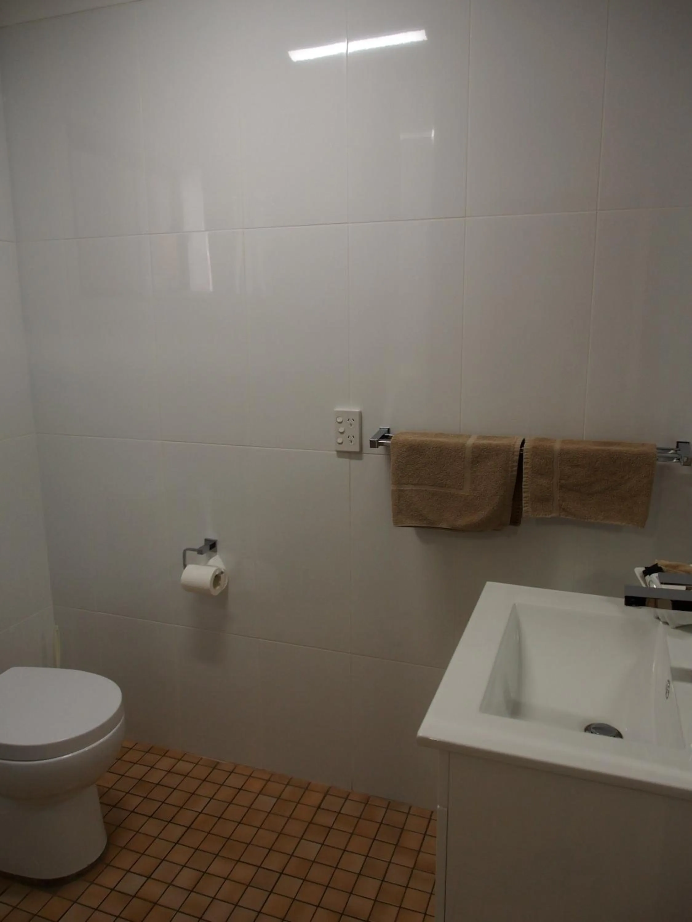 Bathroom in Cobar Town & Country Motor Inn