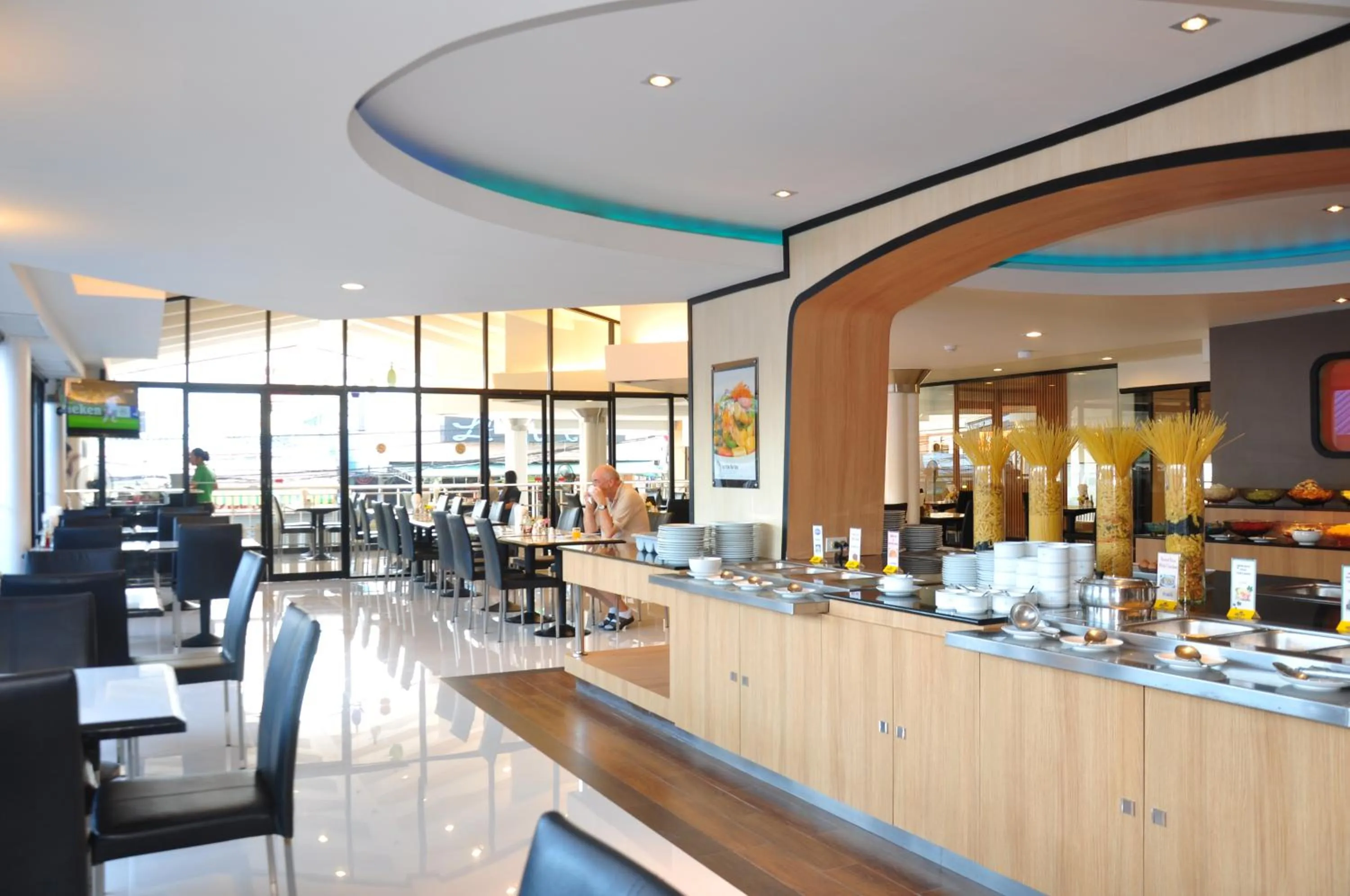 Restaurant/places to eat in Flipper Lodge Hotel - SHA Extra Plus