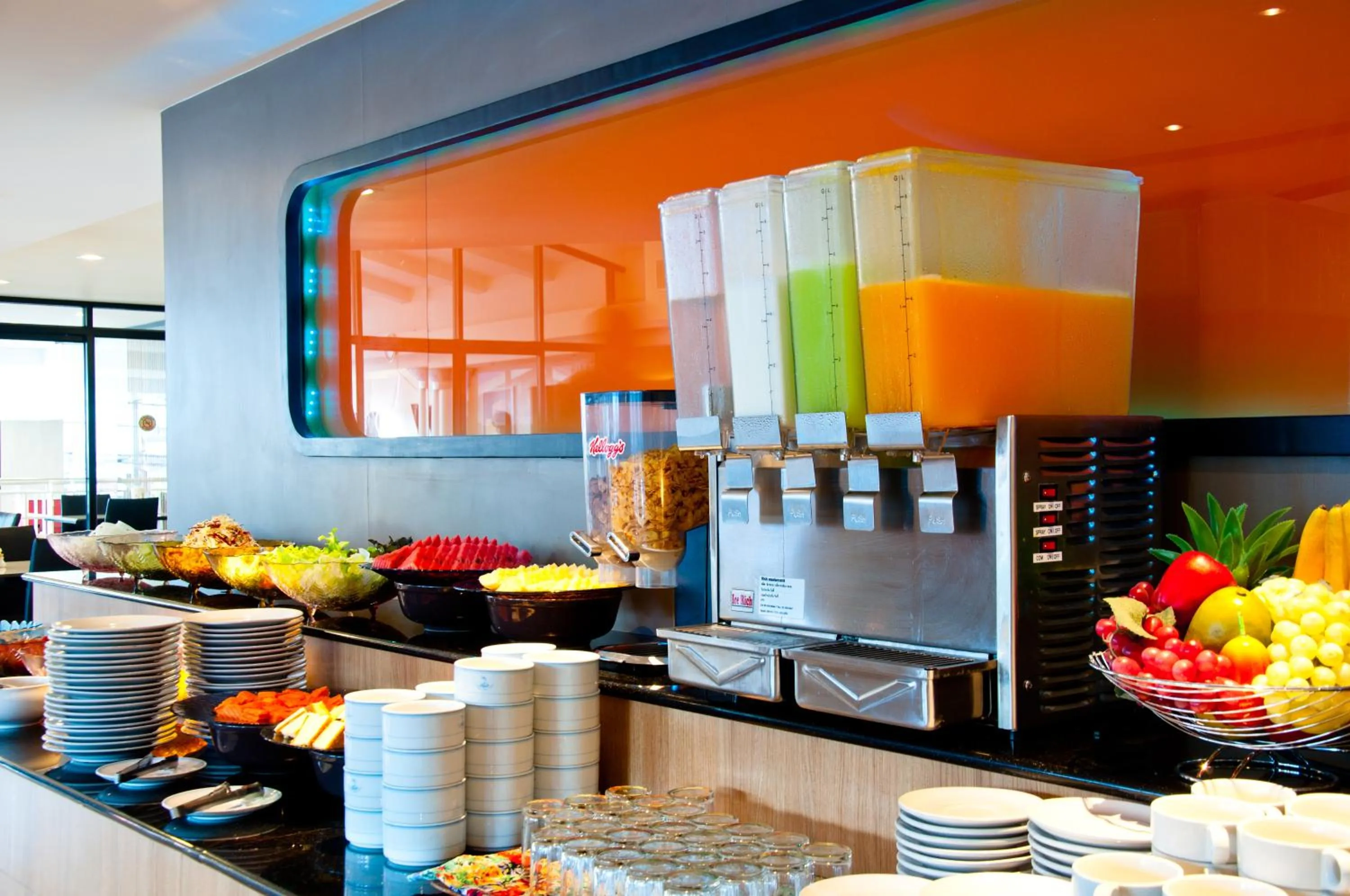 Food and drinks in Flipper Lodge Hotel - SHA Extra Plus