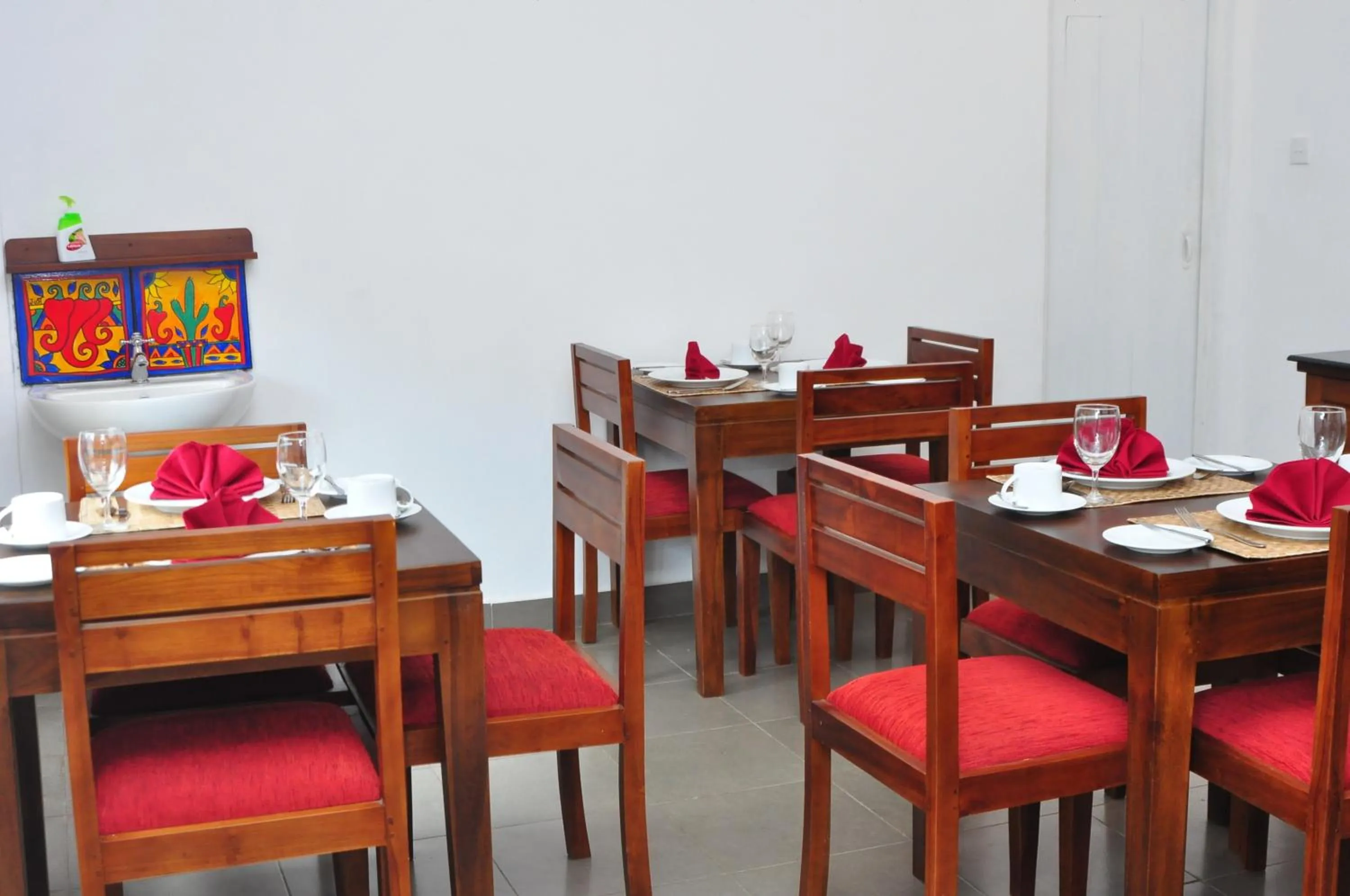 Restaurant/places to eat in Comfort@15 Hotel Colombo