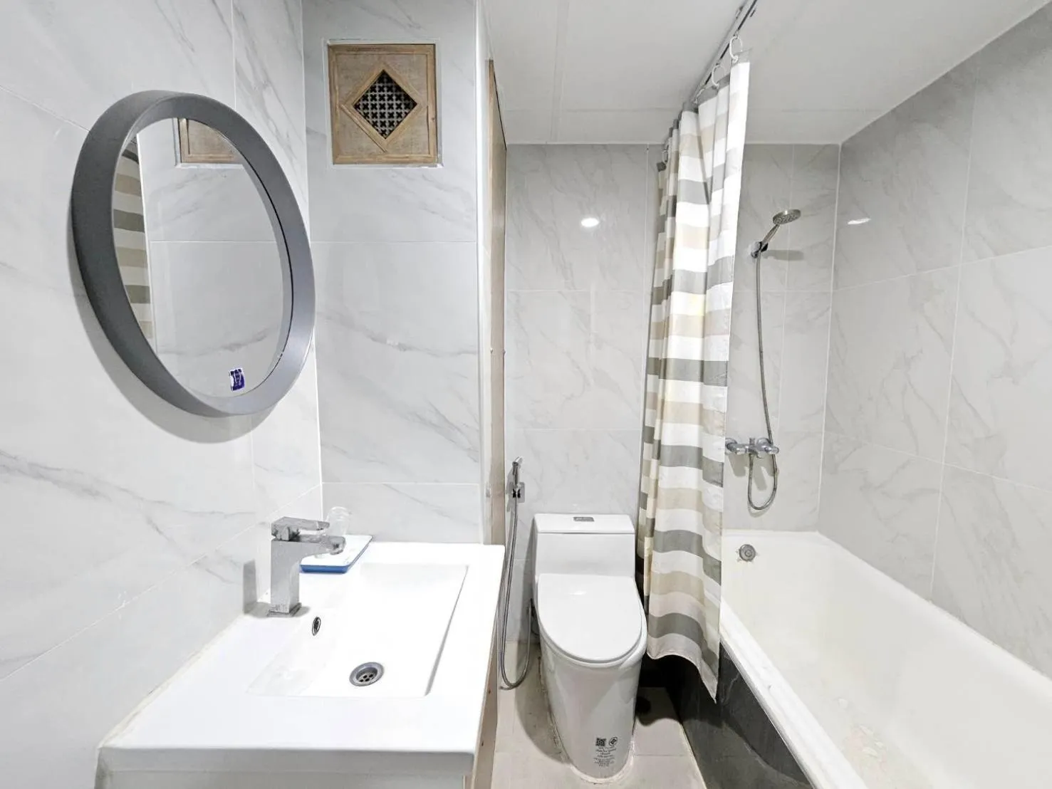 Bathroom in Crown BTS Nana Hotel