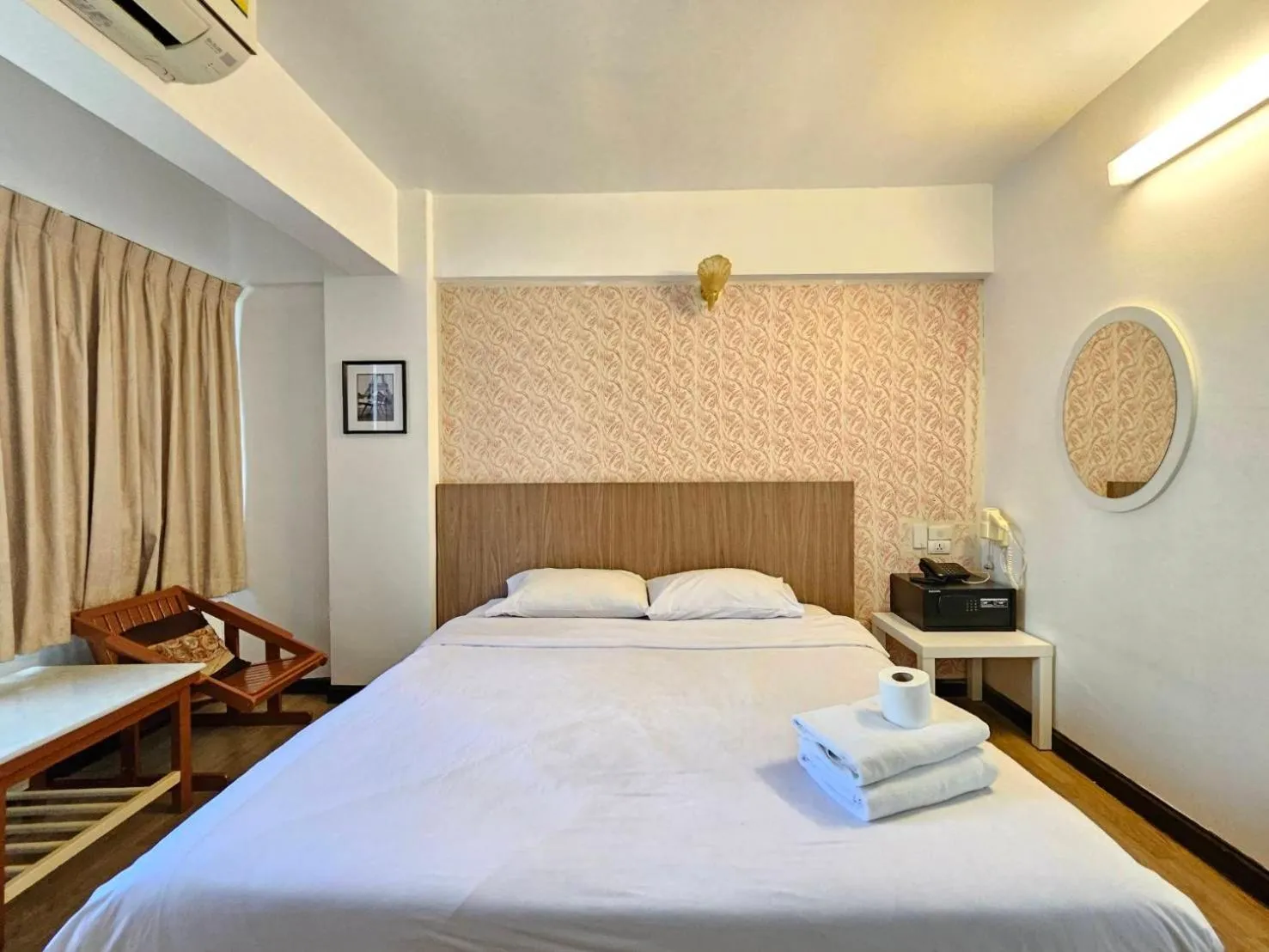 Bed in Crown BTS Nana Hotel